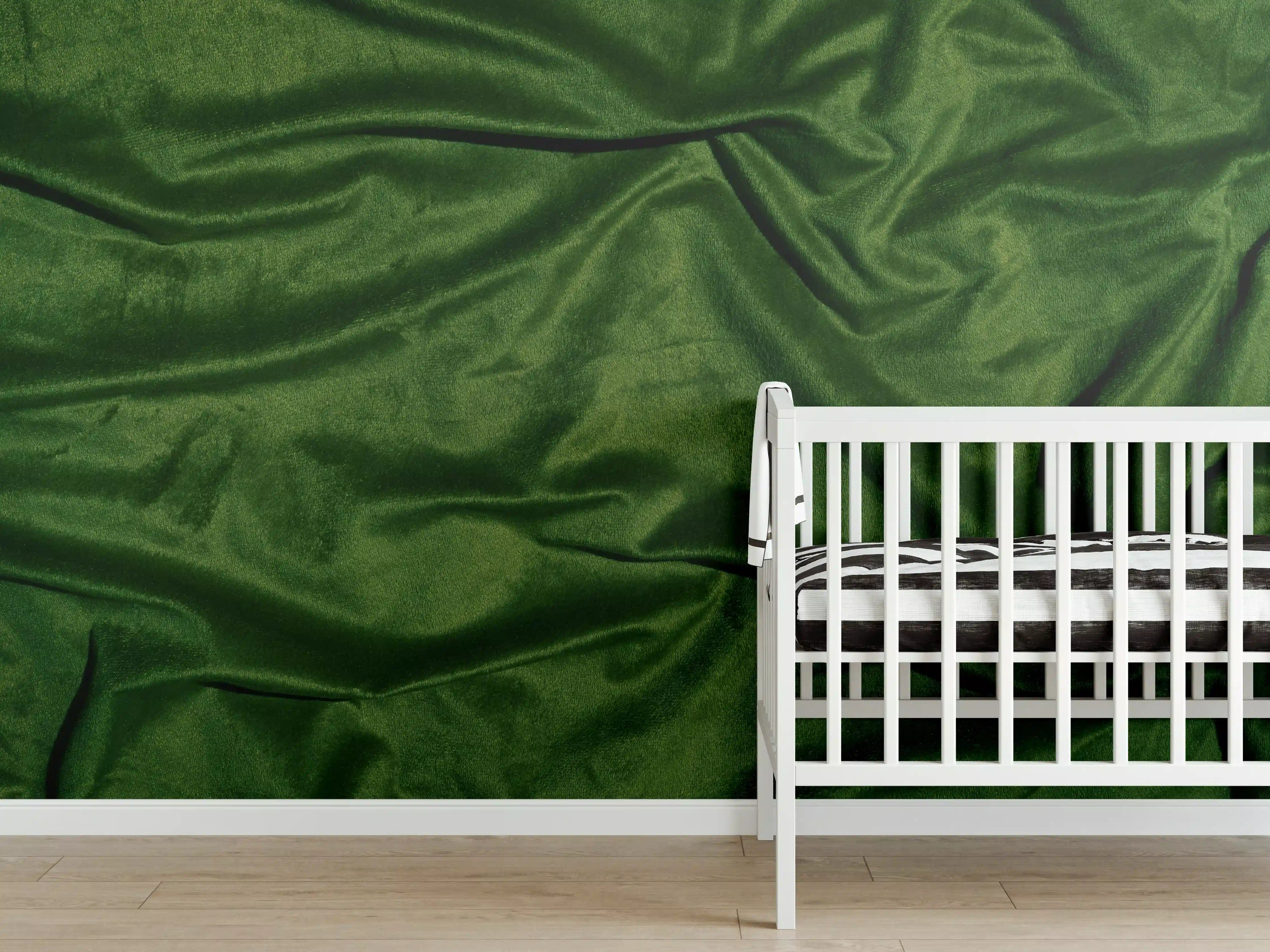 Babyzimmer Wandgestaltung - Grüner Seidenstoff Hintergrund