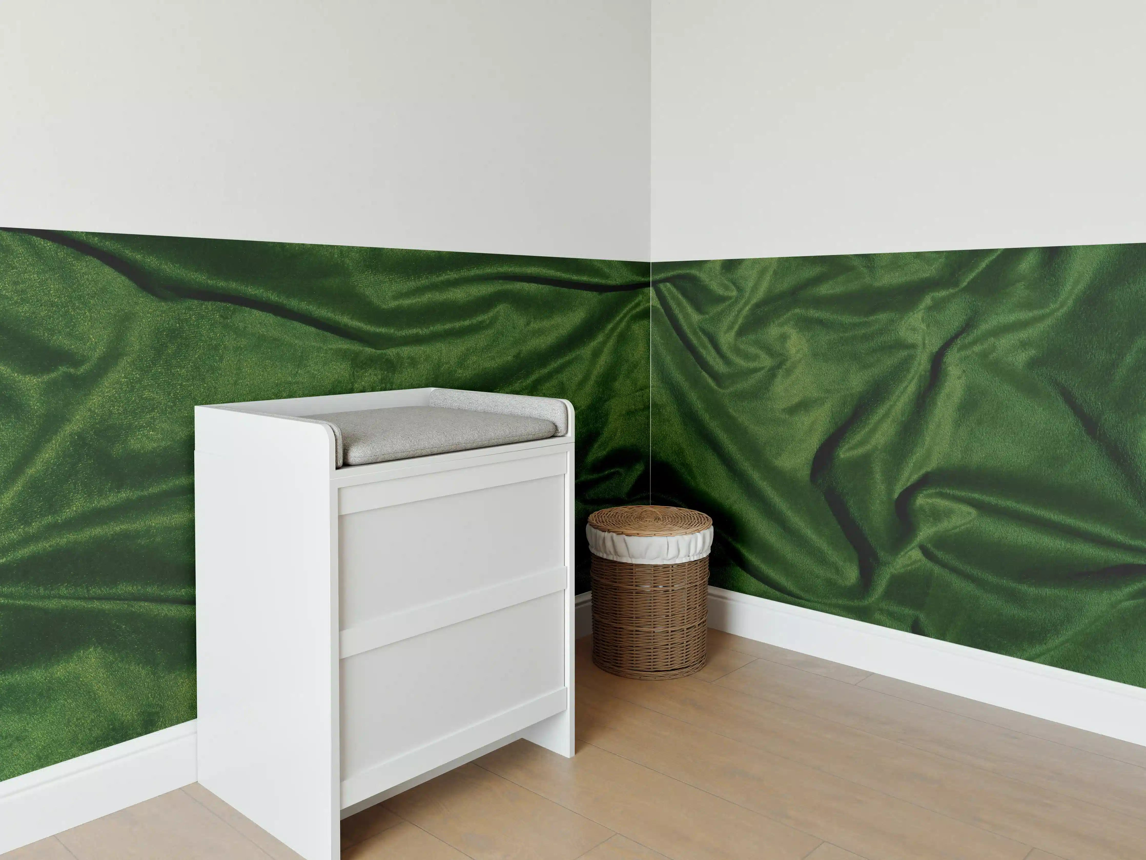 Babyzimmer Wandgestaltung - Grüner Seidenstoff Hintergrund