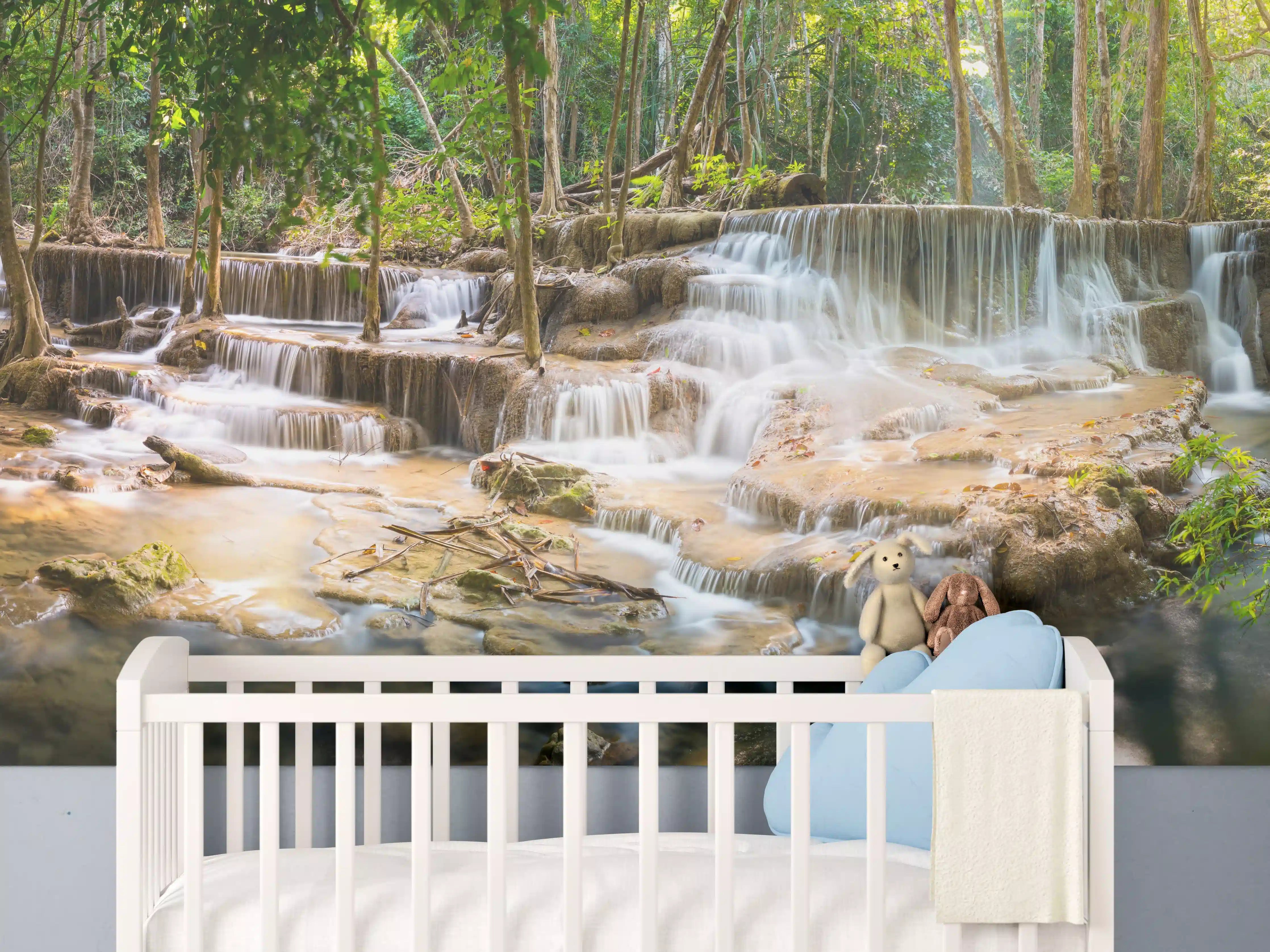 Babyzimmer Wandgestaltung - Grüner Wasserfall im Wald