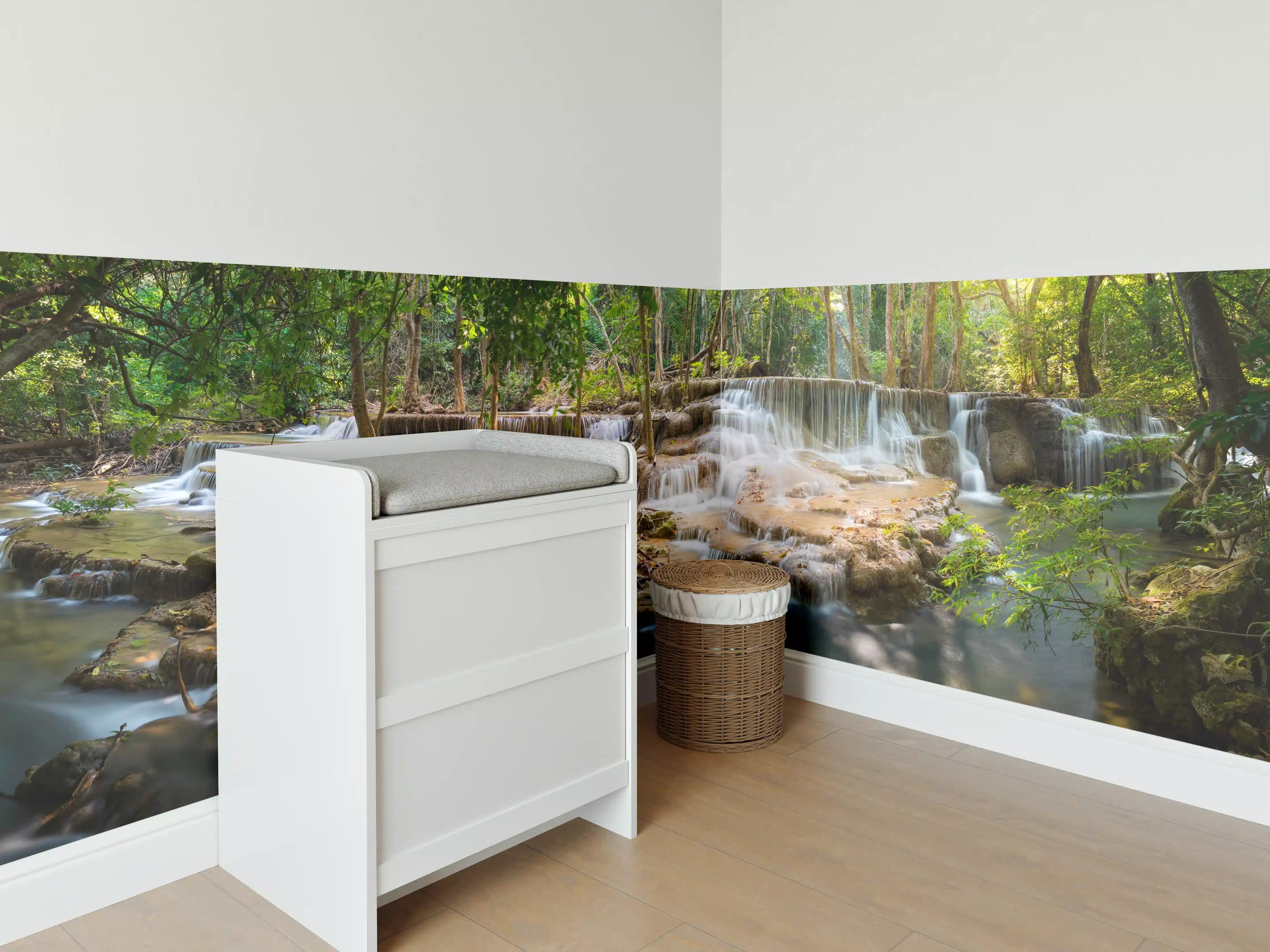 Babyzimmer Wandgestaltung - Grüner Wasserfall im Wald
