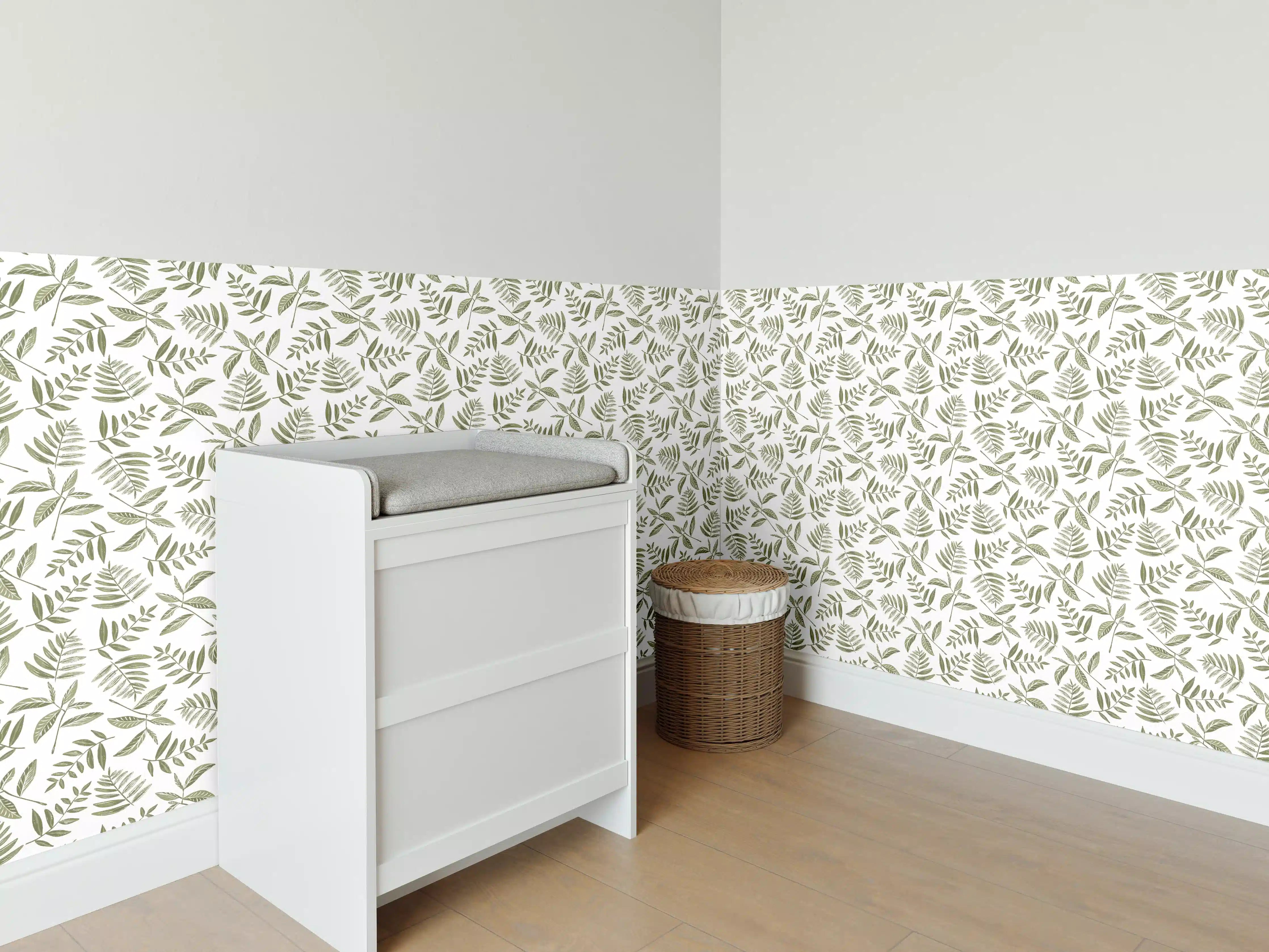 Babyzimmer Wandgestaltung - Grünes Blattmuster auf neutralem Hintergrund
