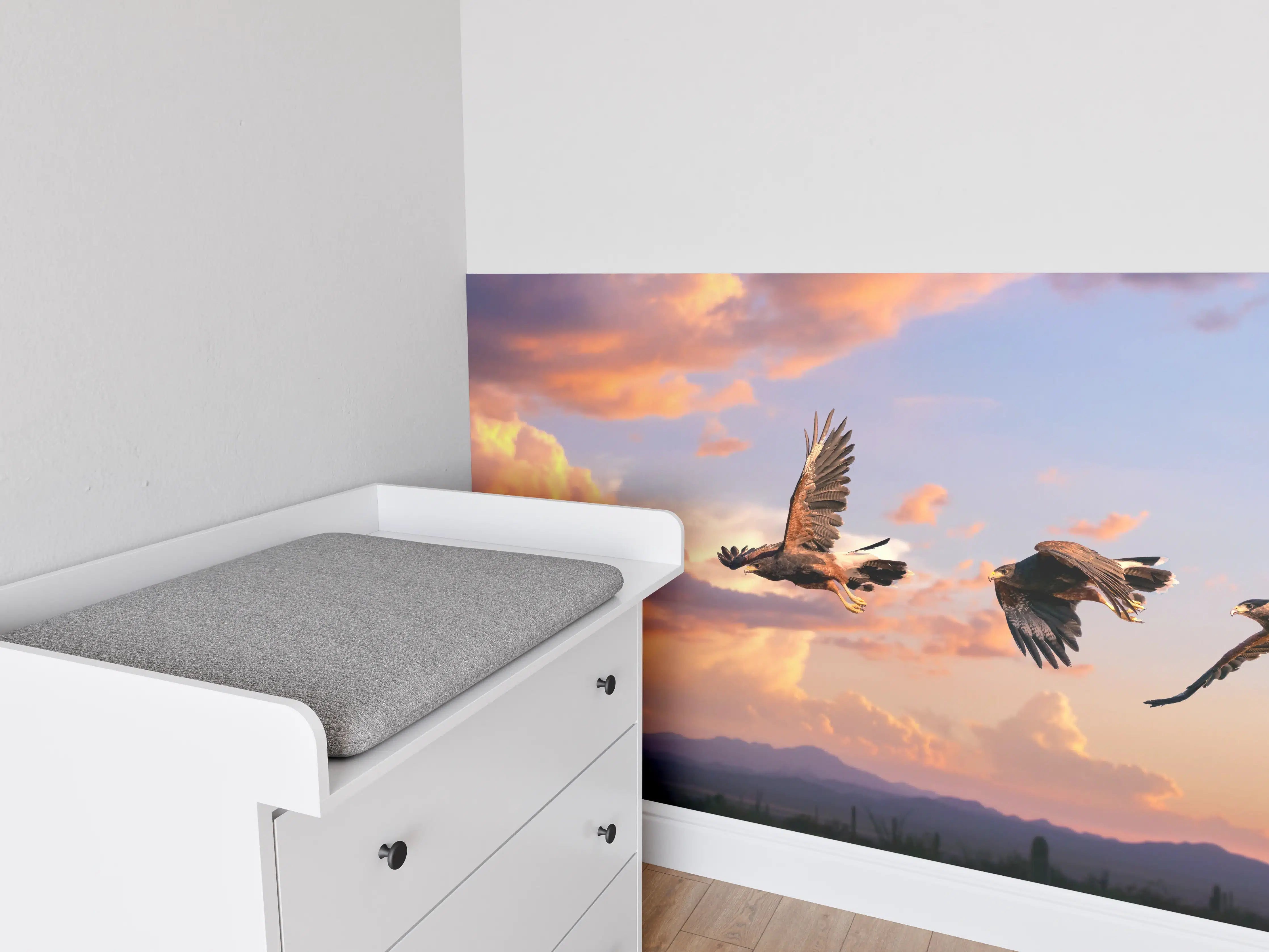 Babyzimmer Wandgestaltung - Harris Hawk im Flug Blauhimmel