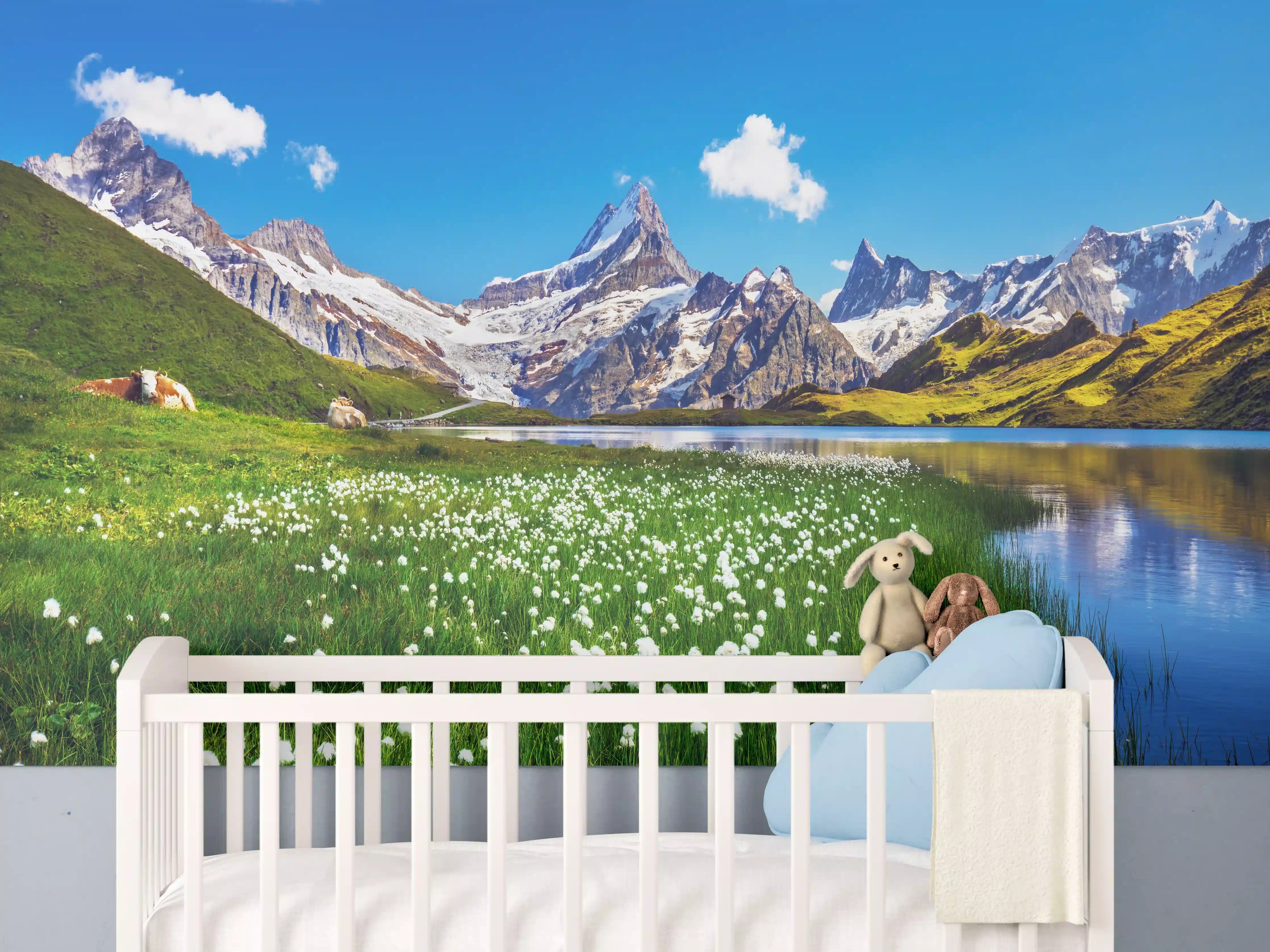 Babyzimmer Wandgestaltung - Heitere Aussicht auf die Berner Alpenkette