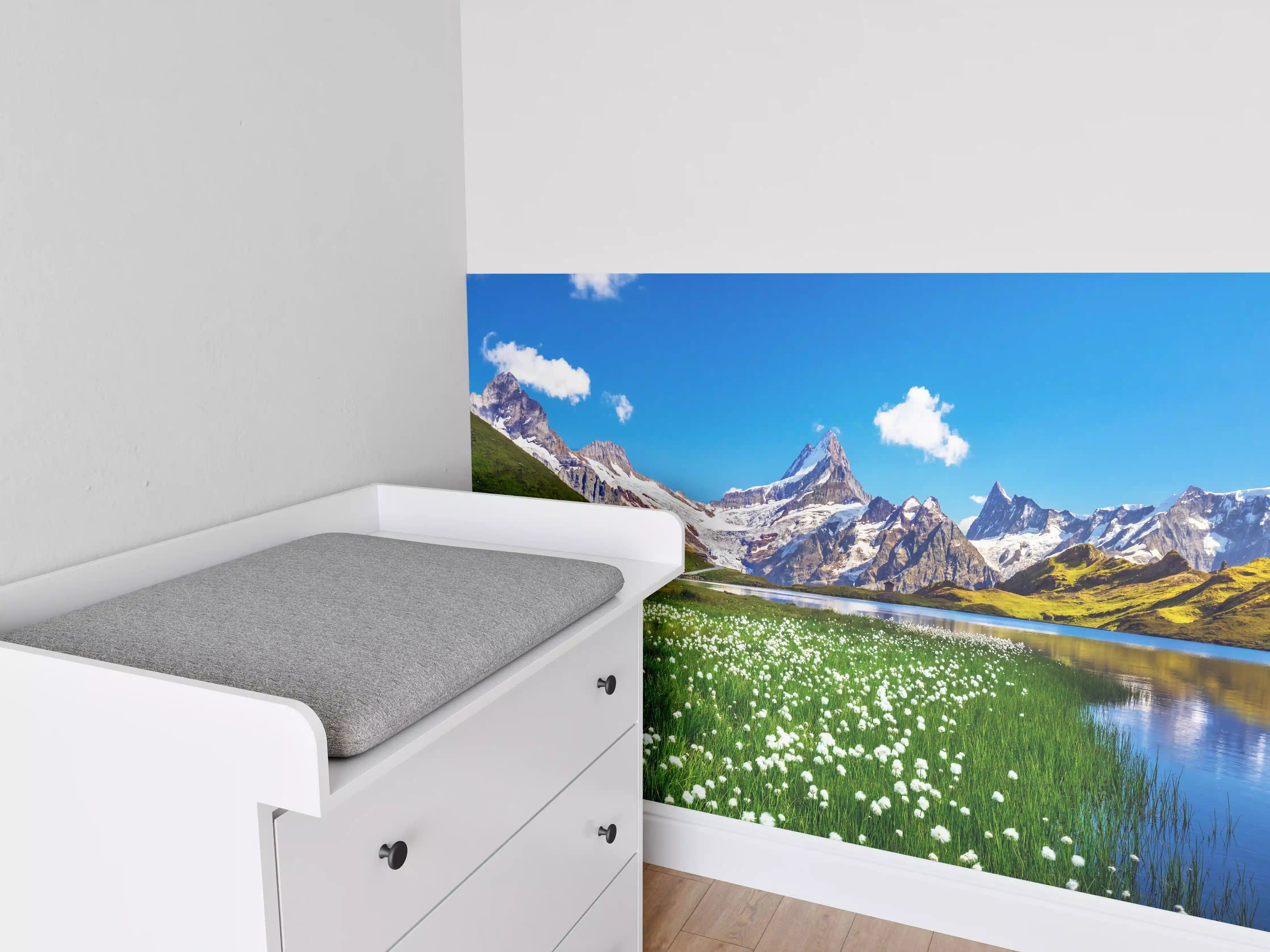 Babyzimmer Wandgestaltung - Heitere Aussicht auf die Berner Alpenkette