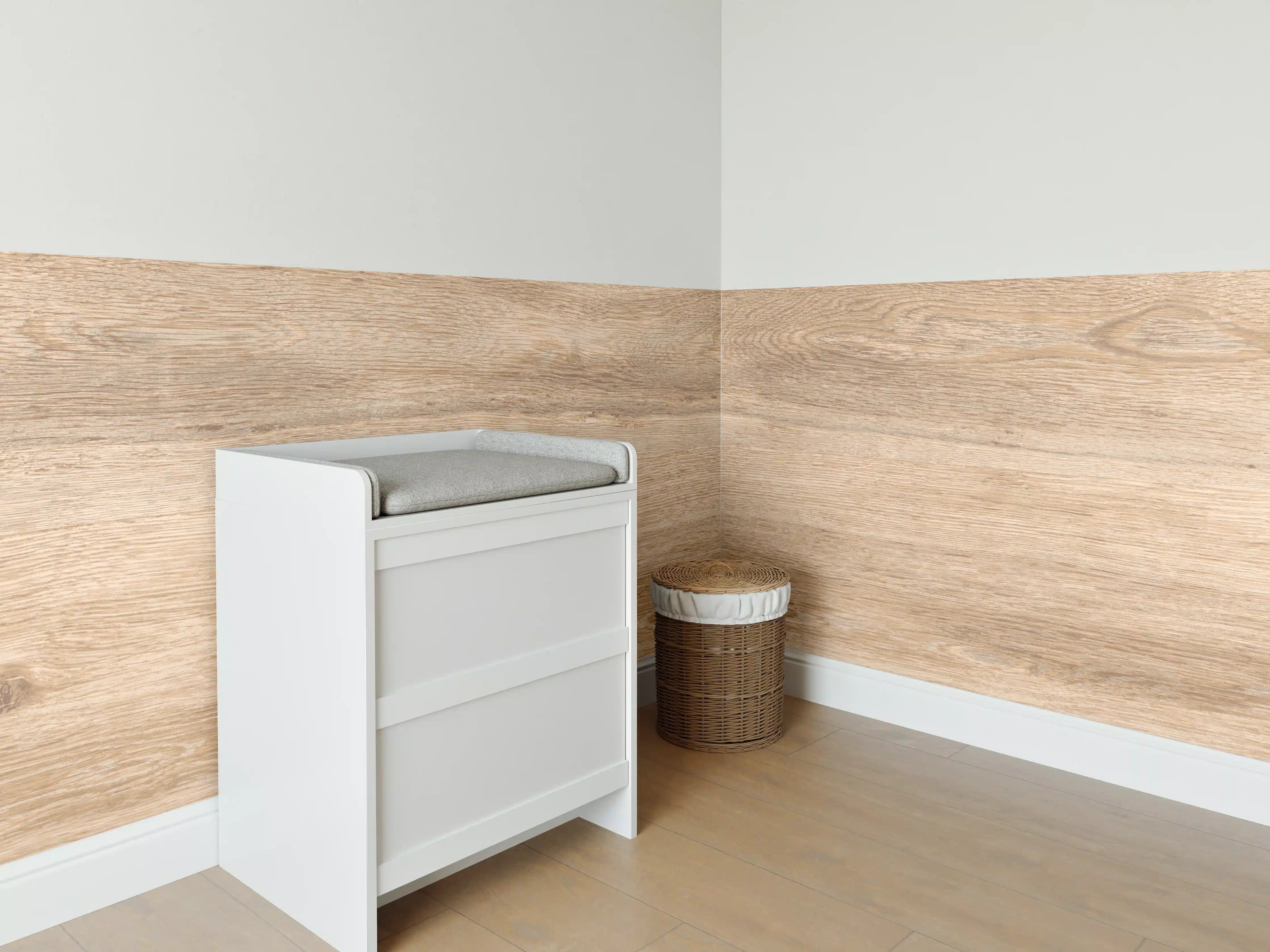 Babyzimmer Wandgestaltung - Hellbraunes Eichenholz