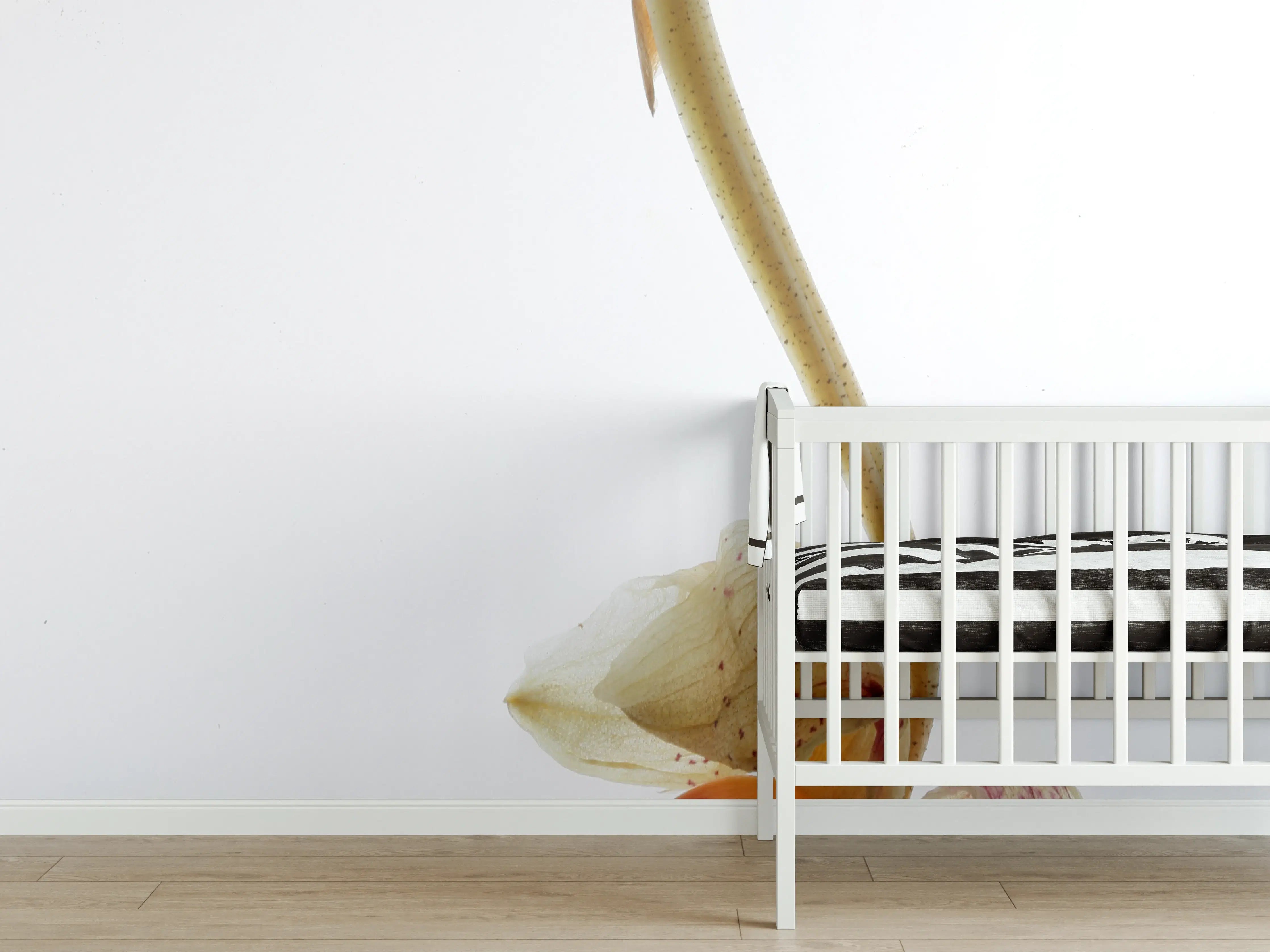 Babyzimmer Wandgestaltung - Helle Blume - Nahaufnahme