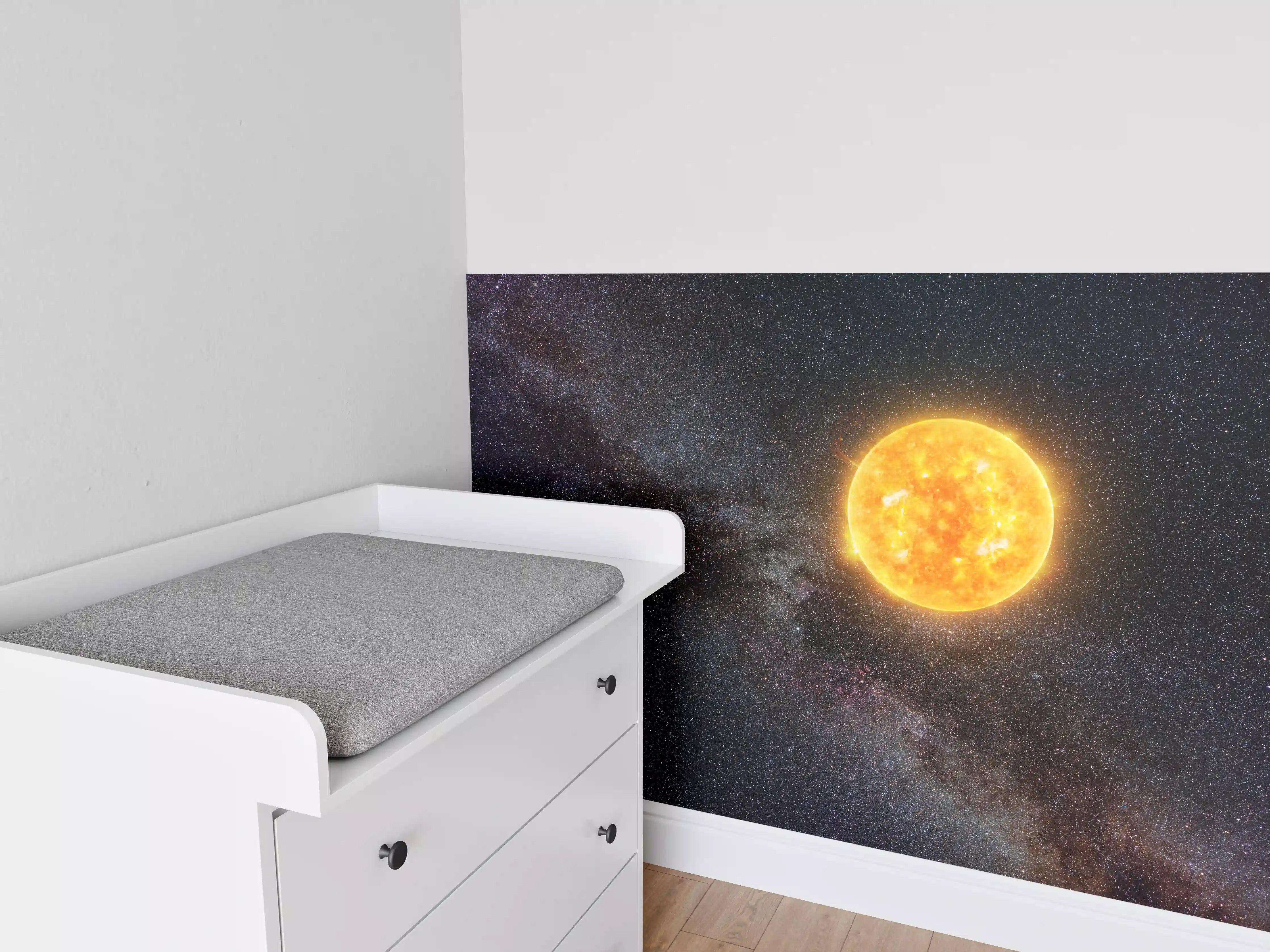 Babyzimmer Wandgestaltung - Helle Sonne vor dunklem Sternenhimmel