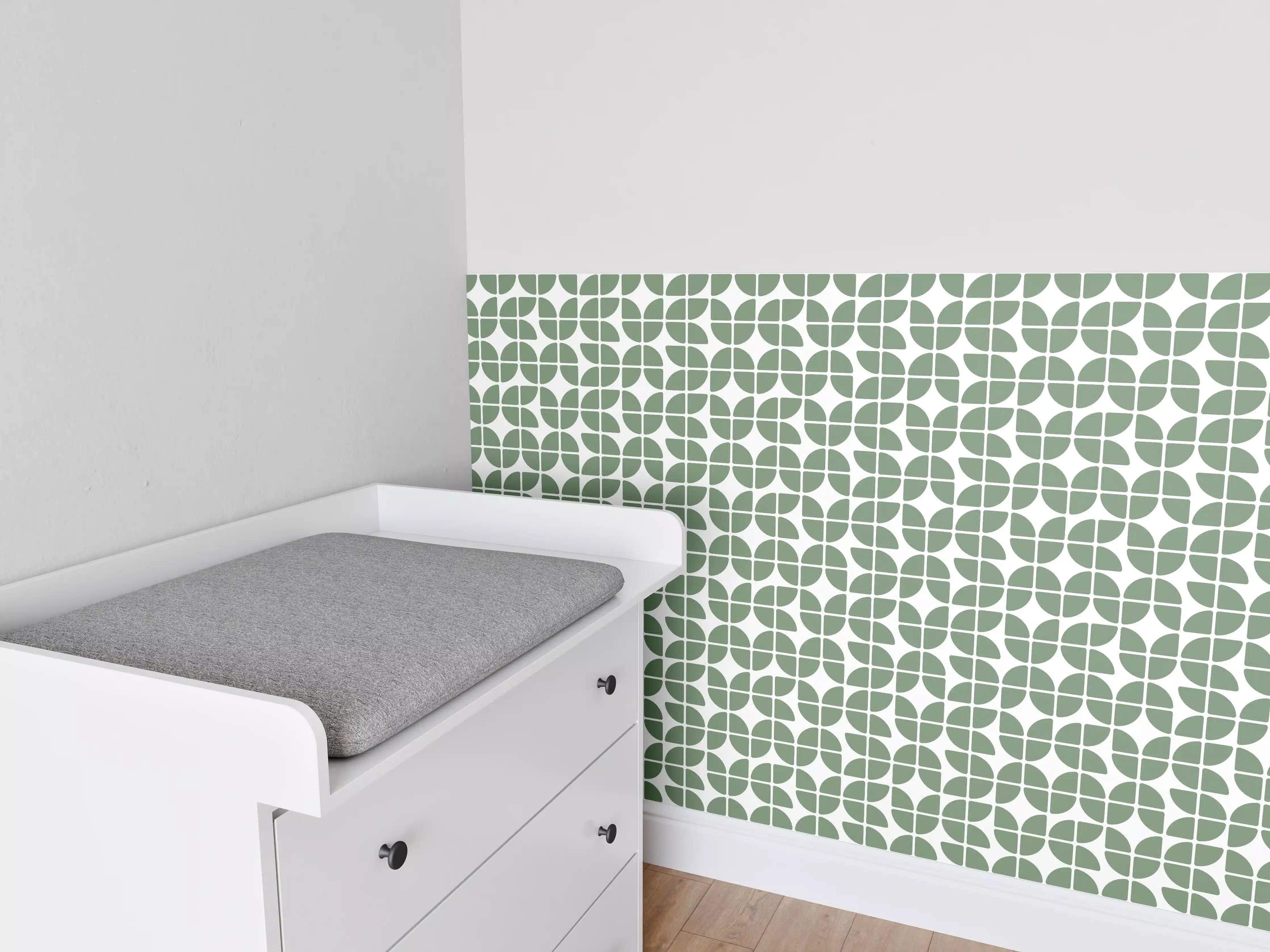 Babyzimmer Wandgestaltung - Helle, elegante Fliesen im Badezimmer