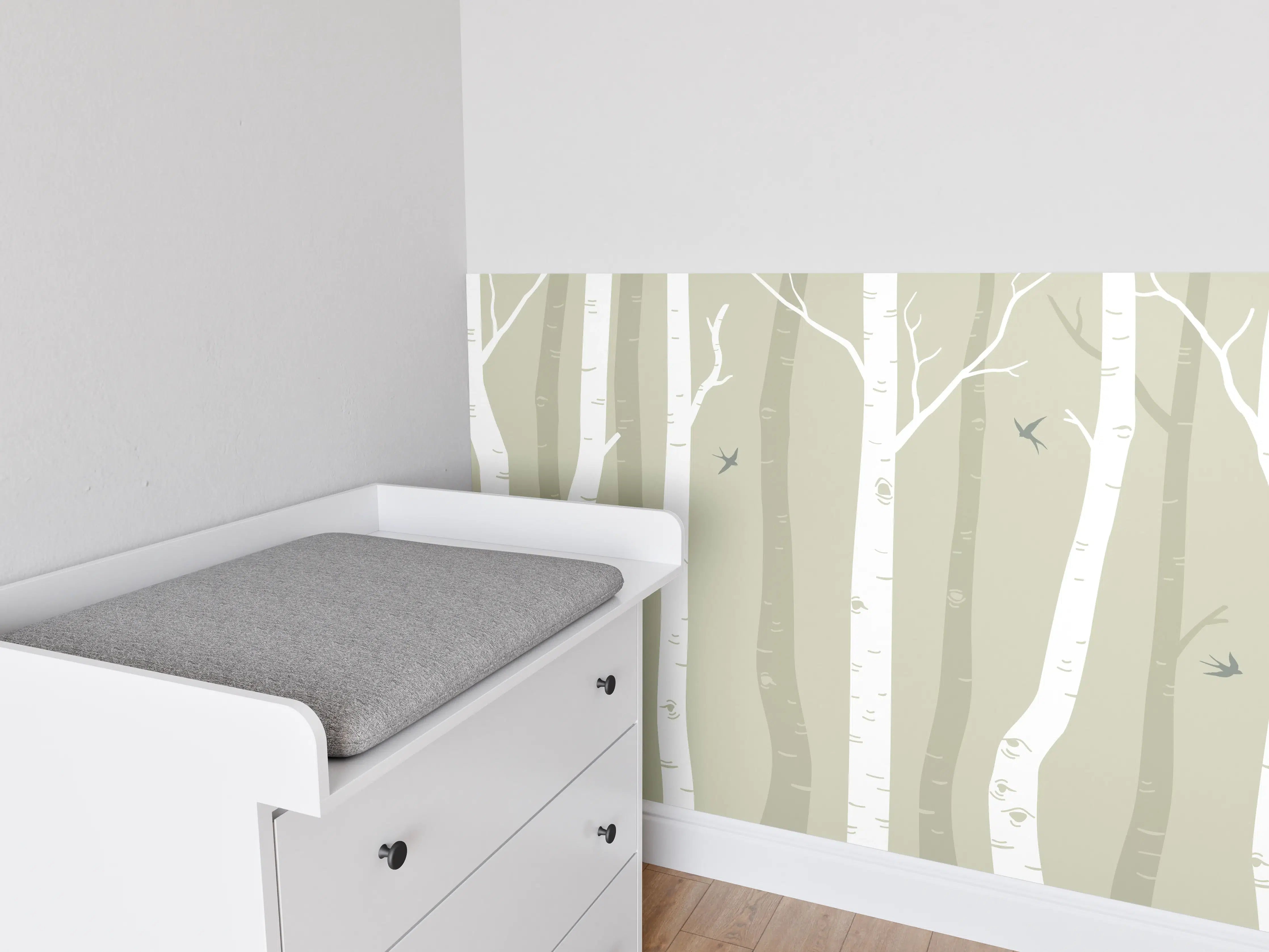 Babyzimmer Wandgestaltung - Heller Birkenwald in sanften Grüntönen