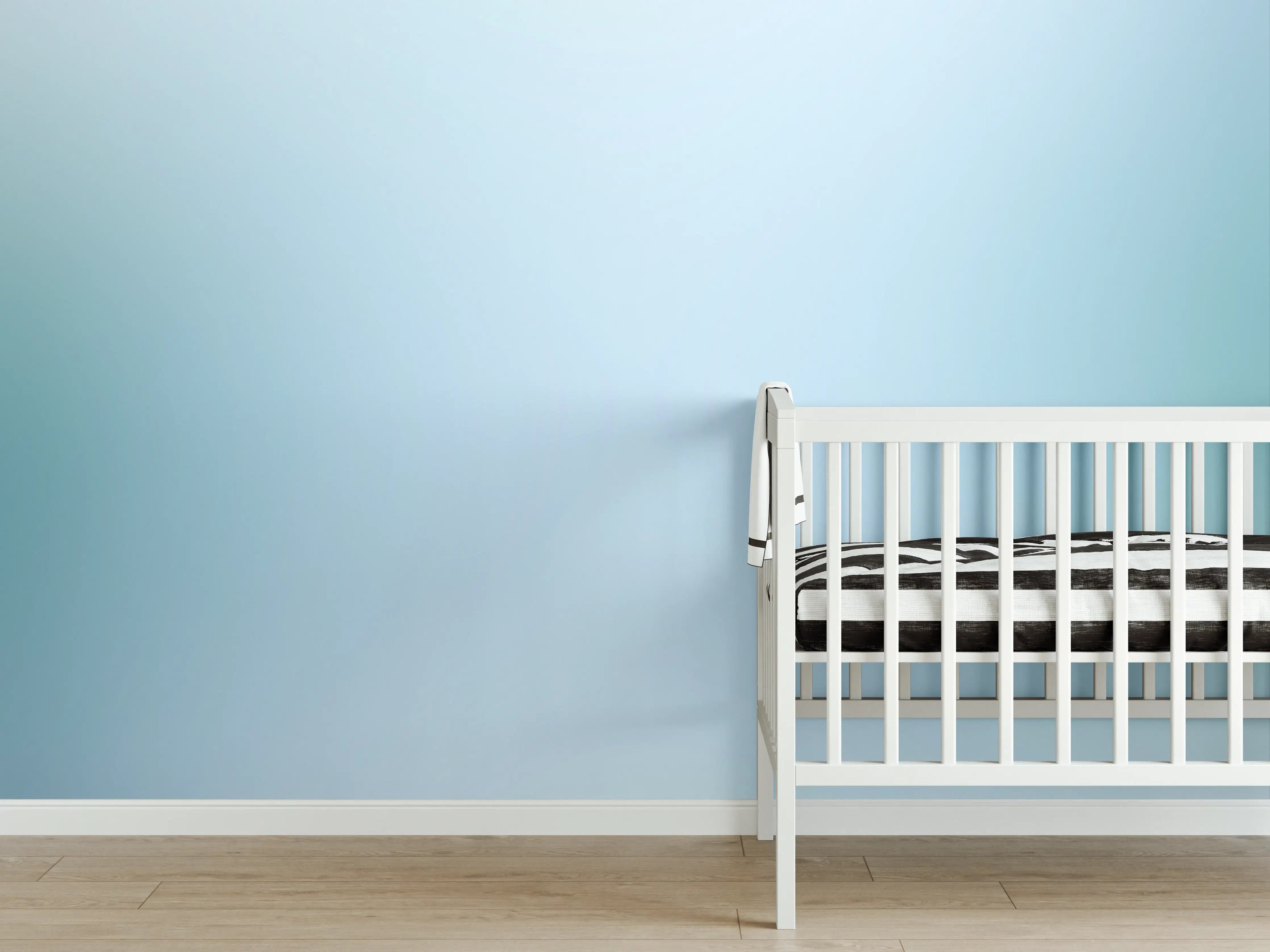 Babyzimmer Wandgestaltung - Heller blauer Farbverlauf mit sanften Farbverläufen