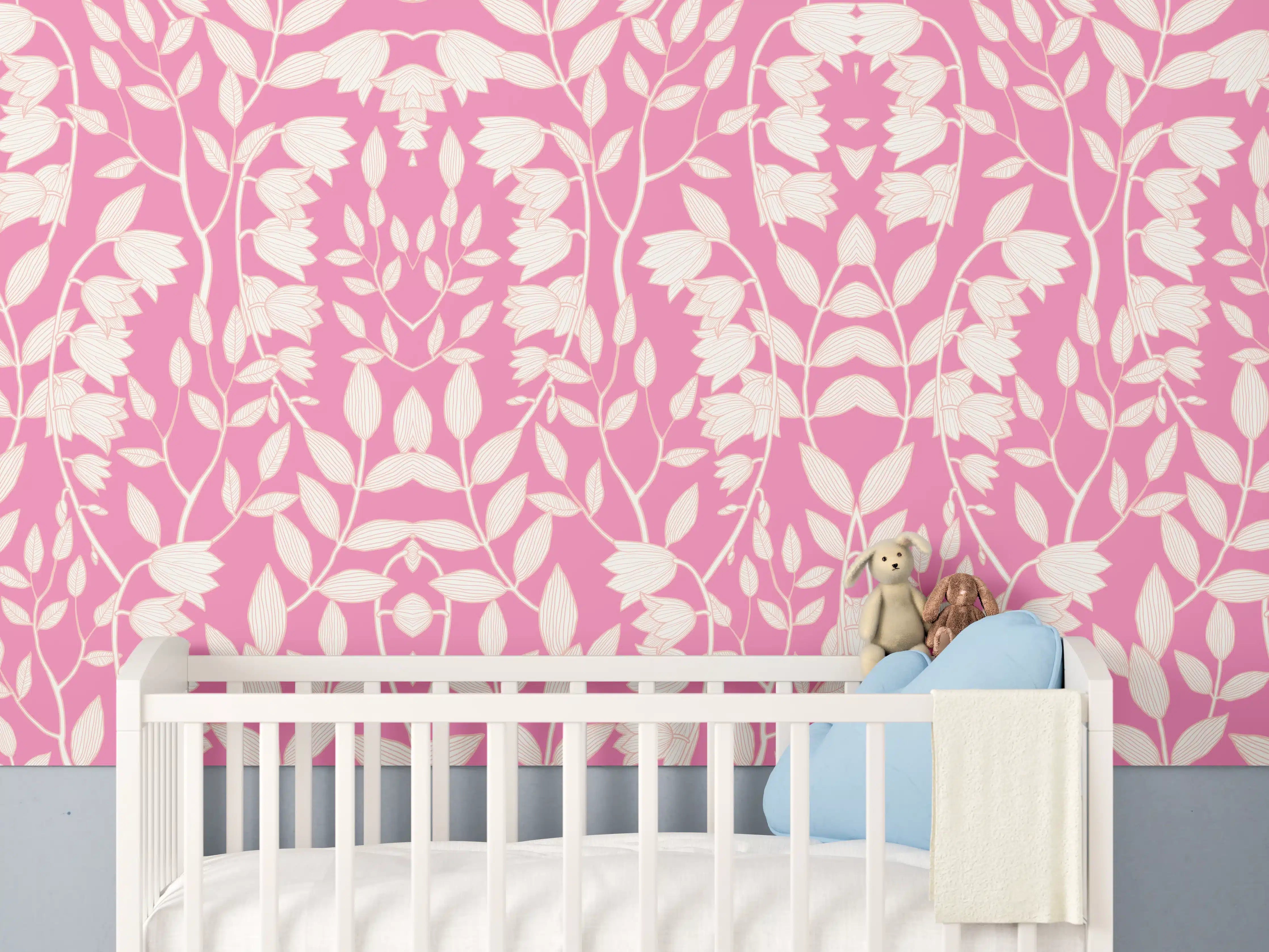 Babyzimmer Wandgestaltung - Helles Blumenmuster in Pink und Weiß