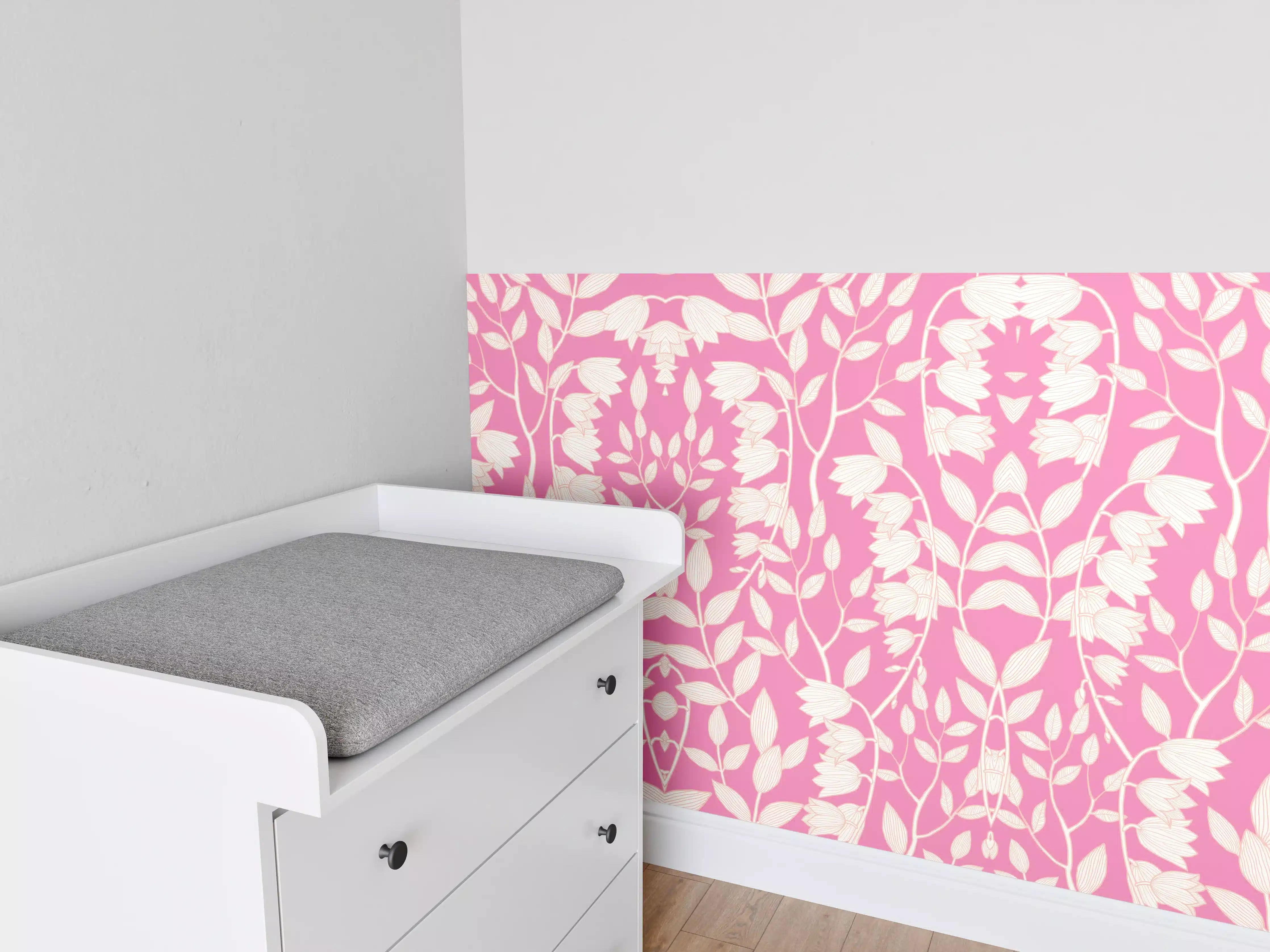 Babyzimmer Wandgestaltung - Helles Blumenmuster in Pink und Weiß