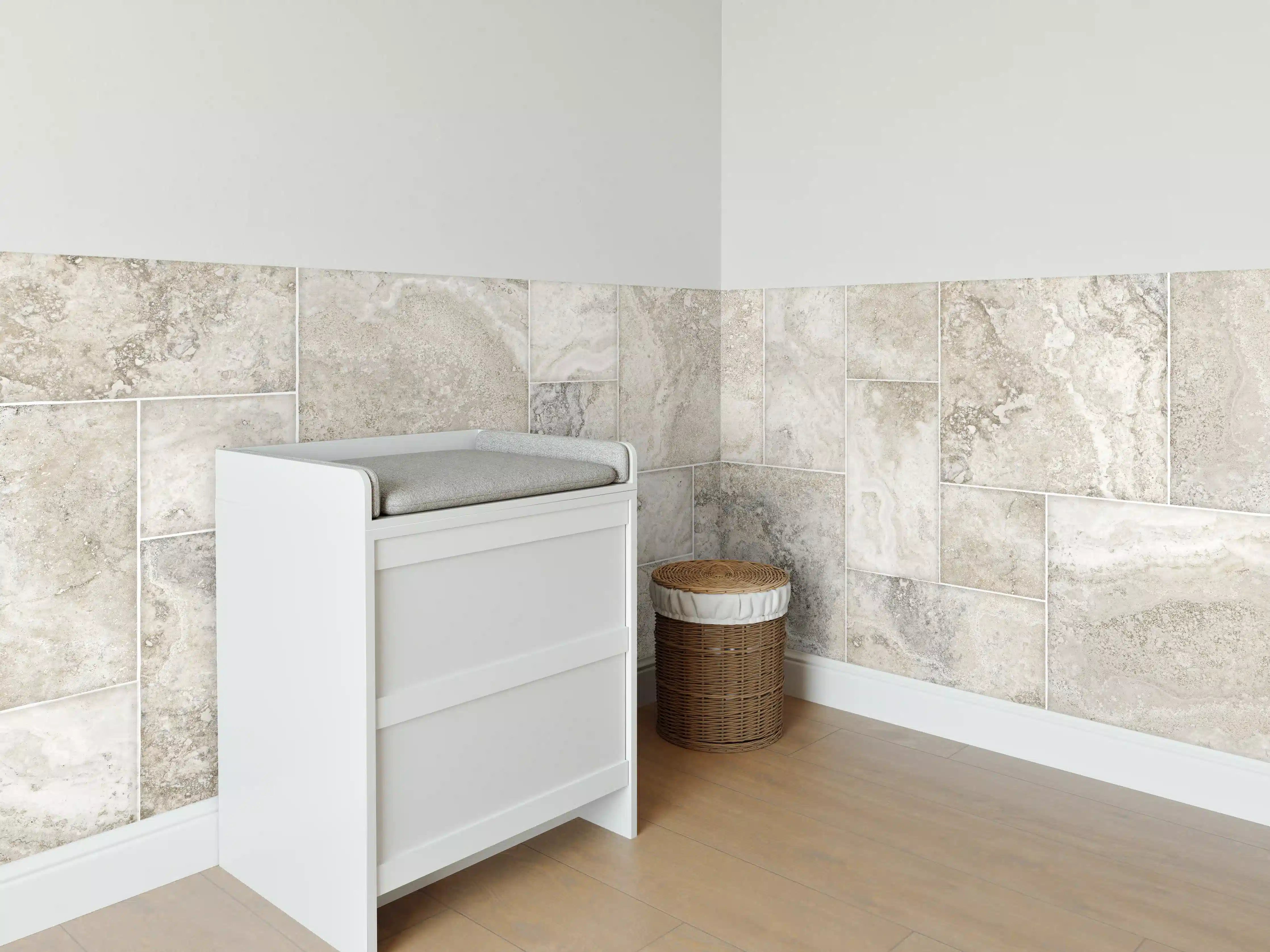 Babyzimmer Wandgestaltung - Helles Fliesenmuster - Marmor