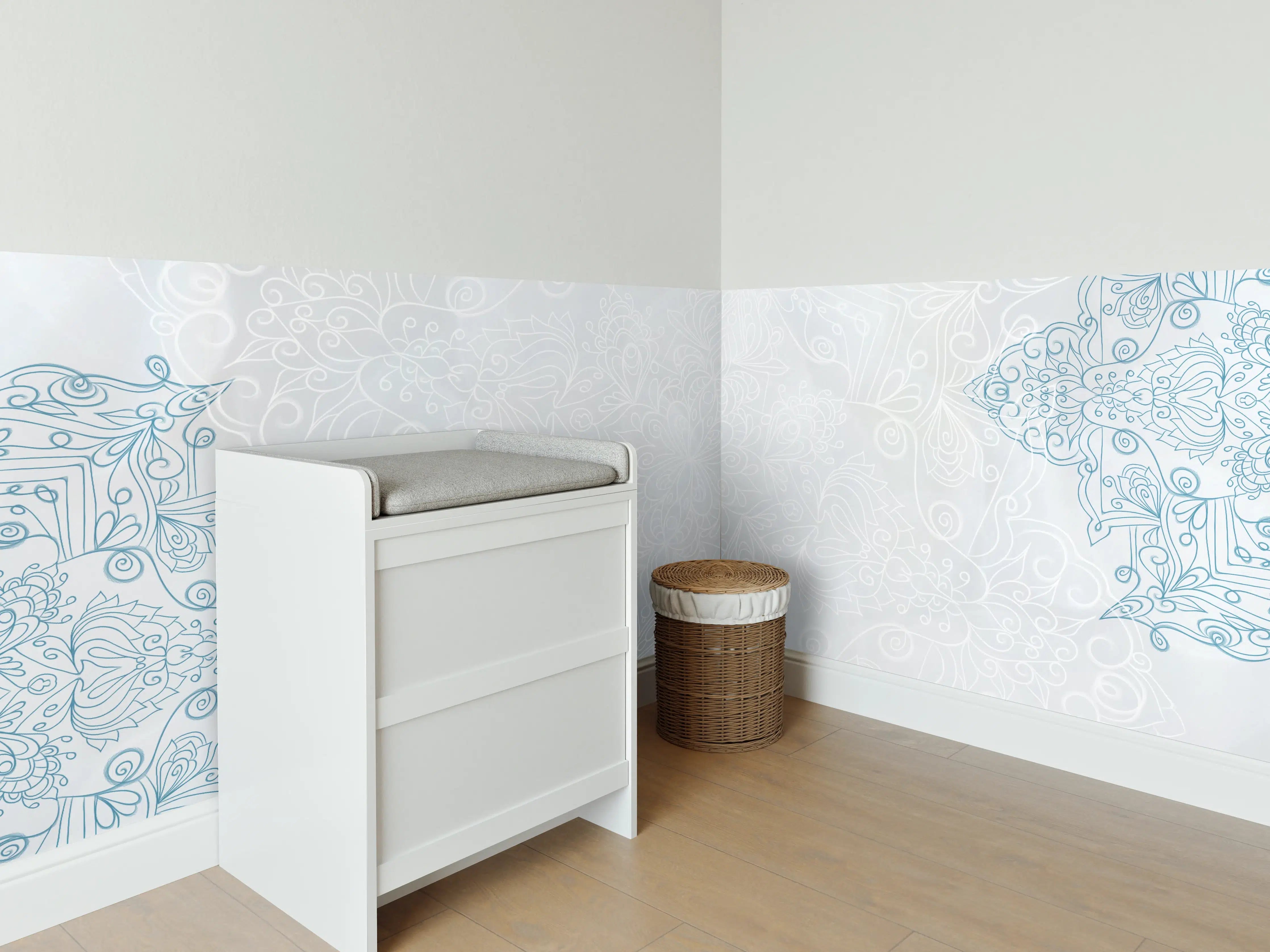 Babyzimmer Wandgestaltung - Helles, detailliertes Muster in Blau und Weiß