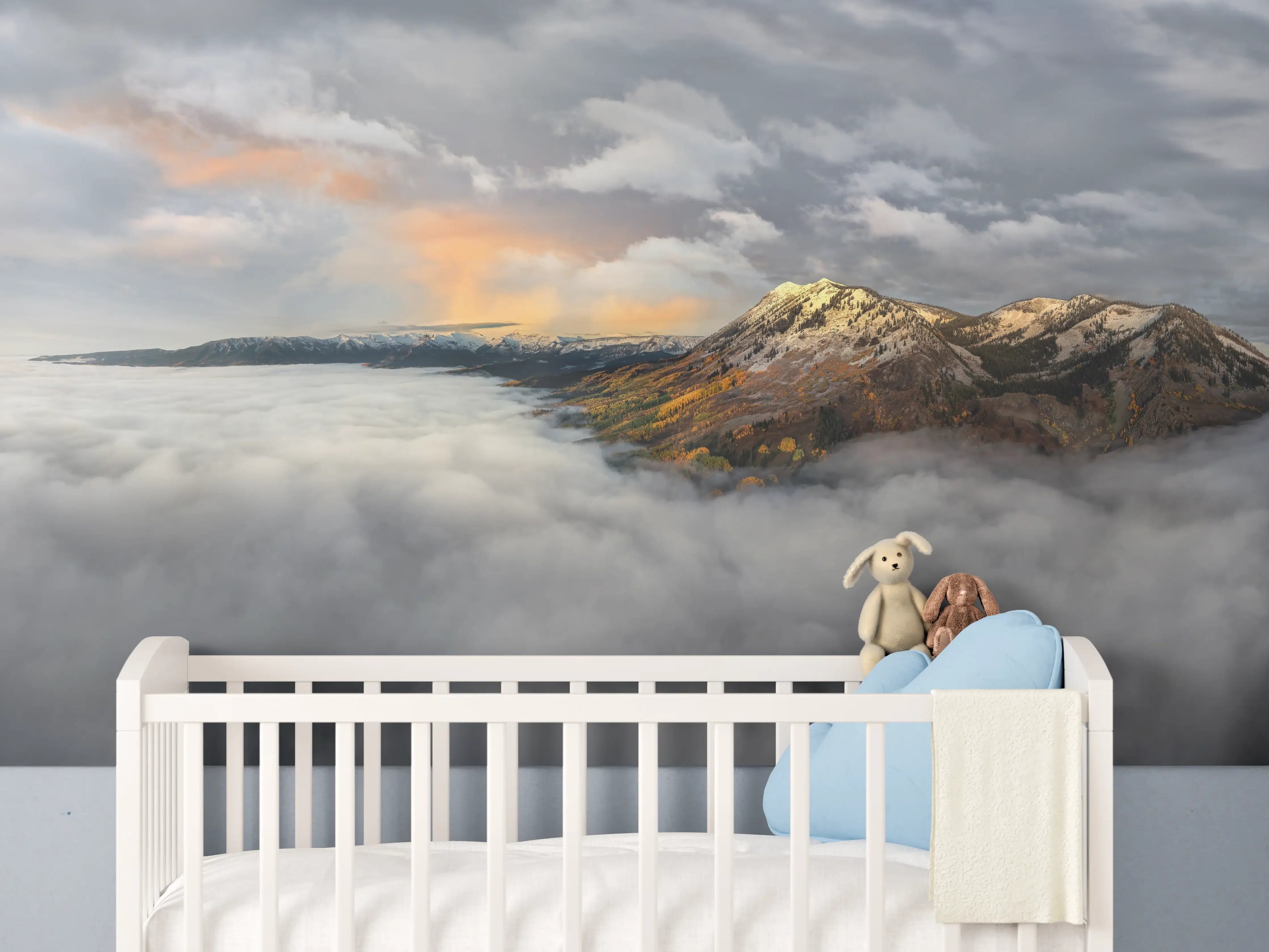 Babyzimmer Wandgestaltung - Herbstliche Berglandschaft Nebel