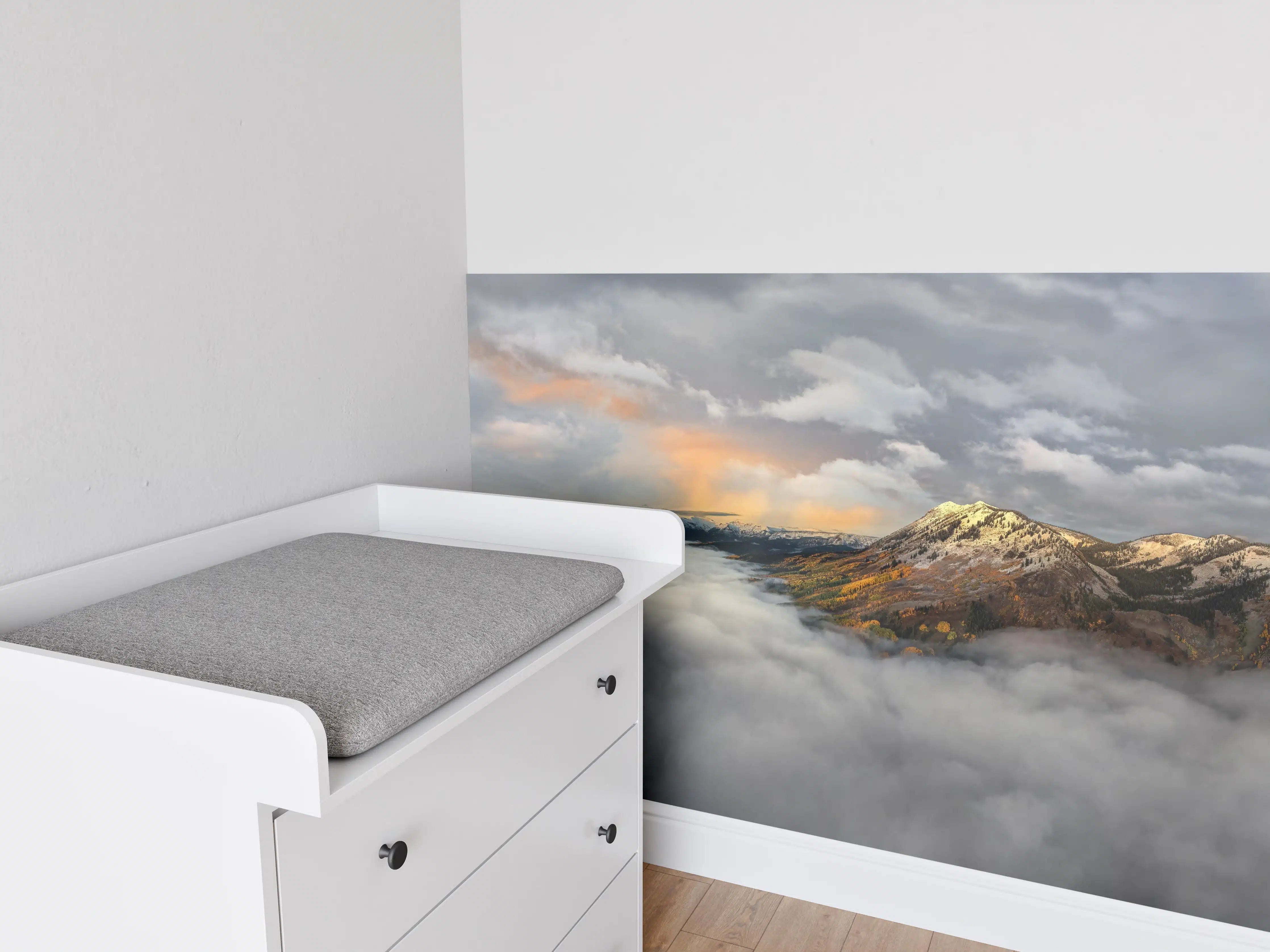 Babyzimmer Wandgestaltung - Herbstliche Berglandschaft Nebel