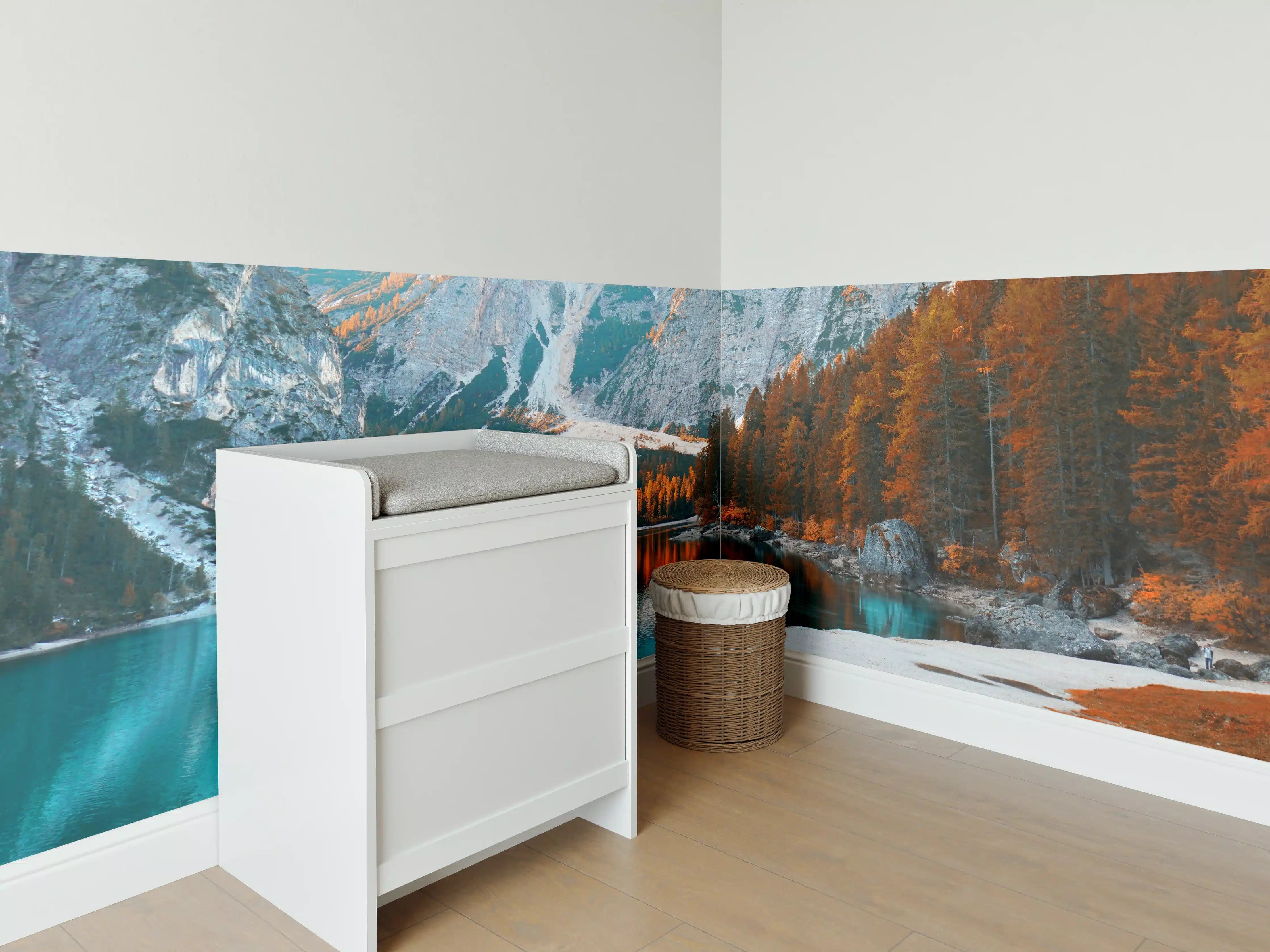 Babyzimmer Wandgestaltung - Herbstliche Bergsee-Landschaft