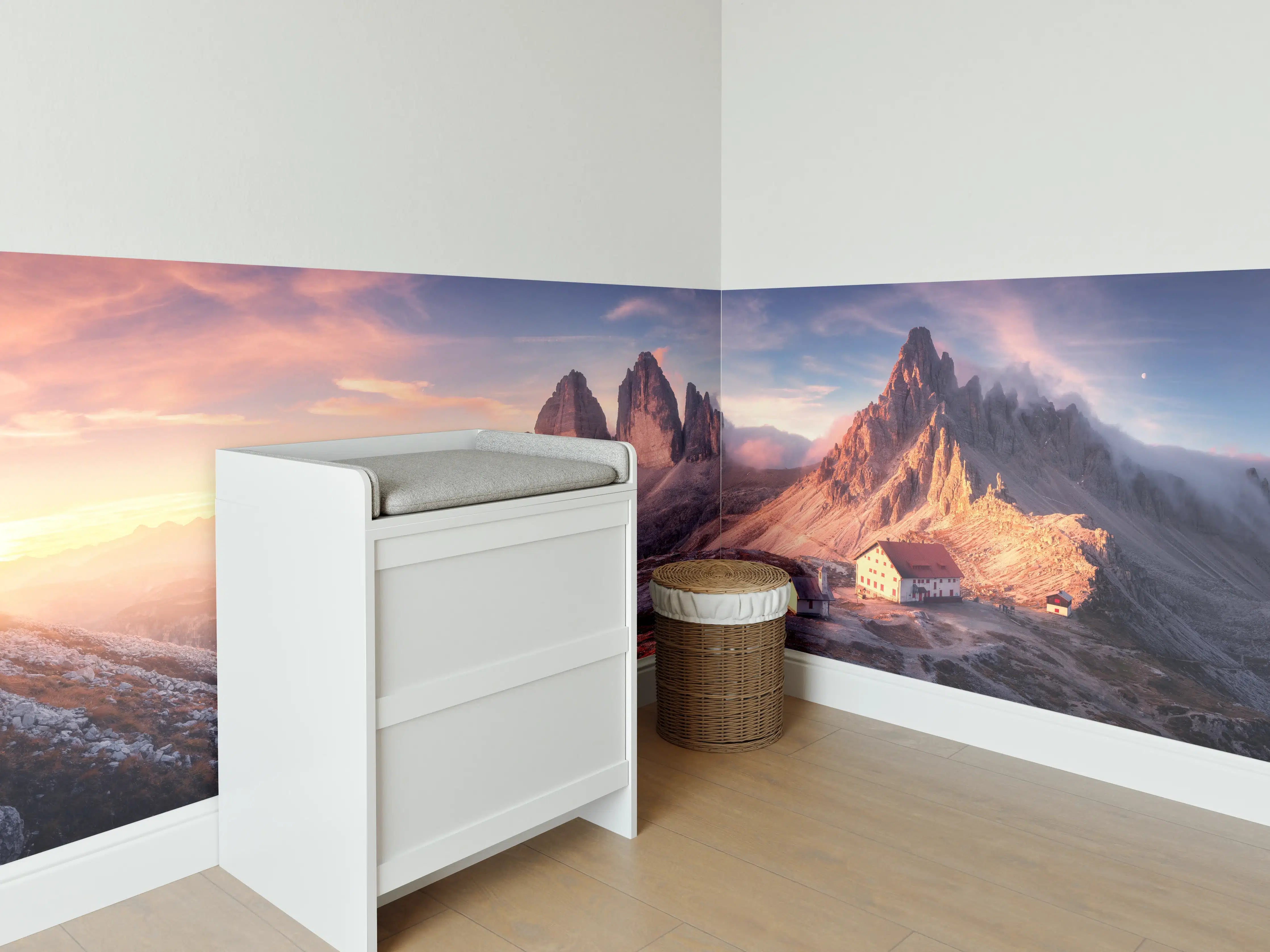 Babyzimmer Wandgestaltung - Herbstlicher Blick auf ein Bergtal