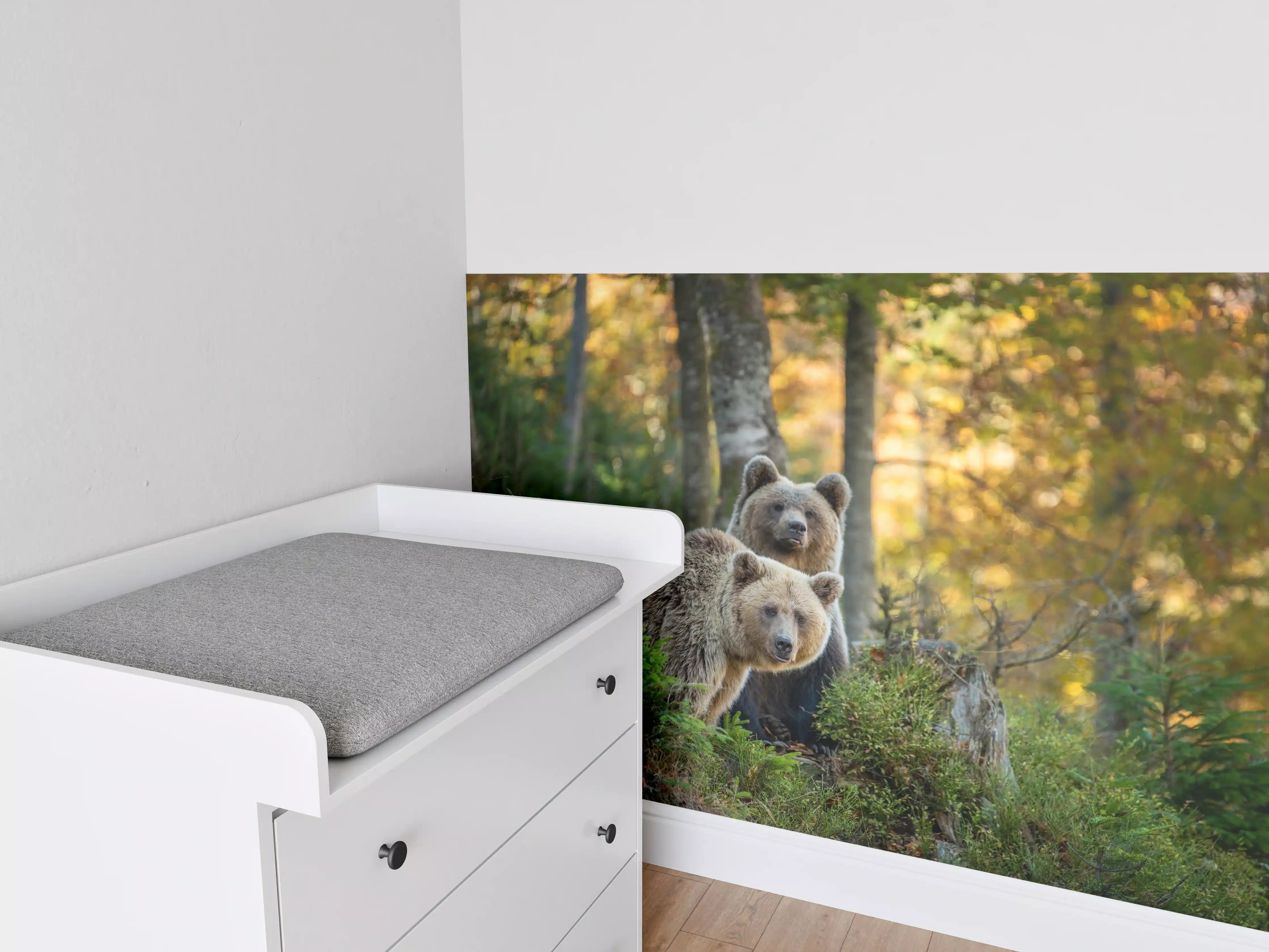 Babyzimmer Wandgestaltung - Herbstlicher Braunbär im Wald