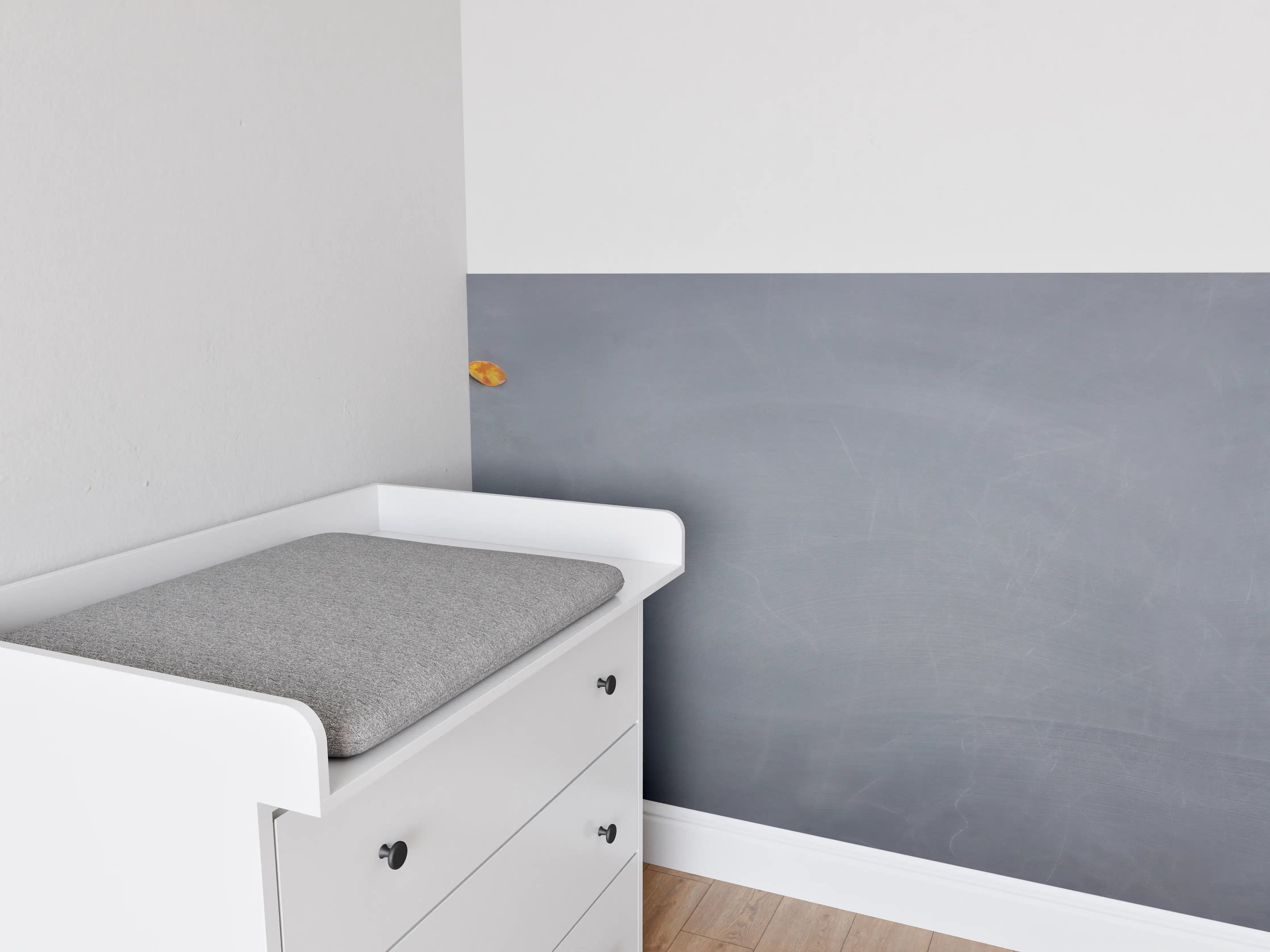 Babyzimmer Wandgestaltung - Herbstlicher Schulbus-Design