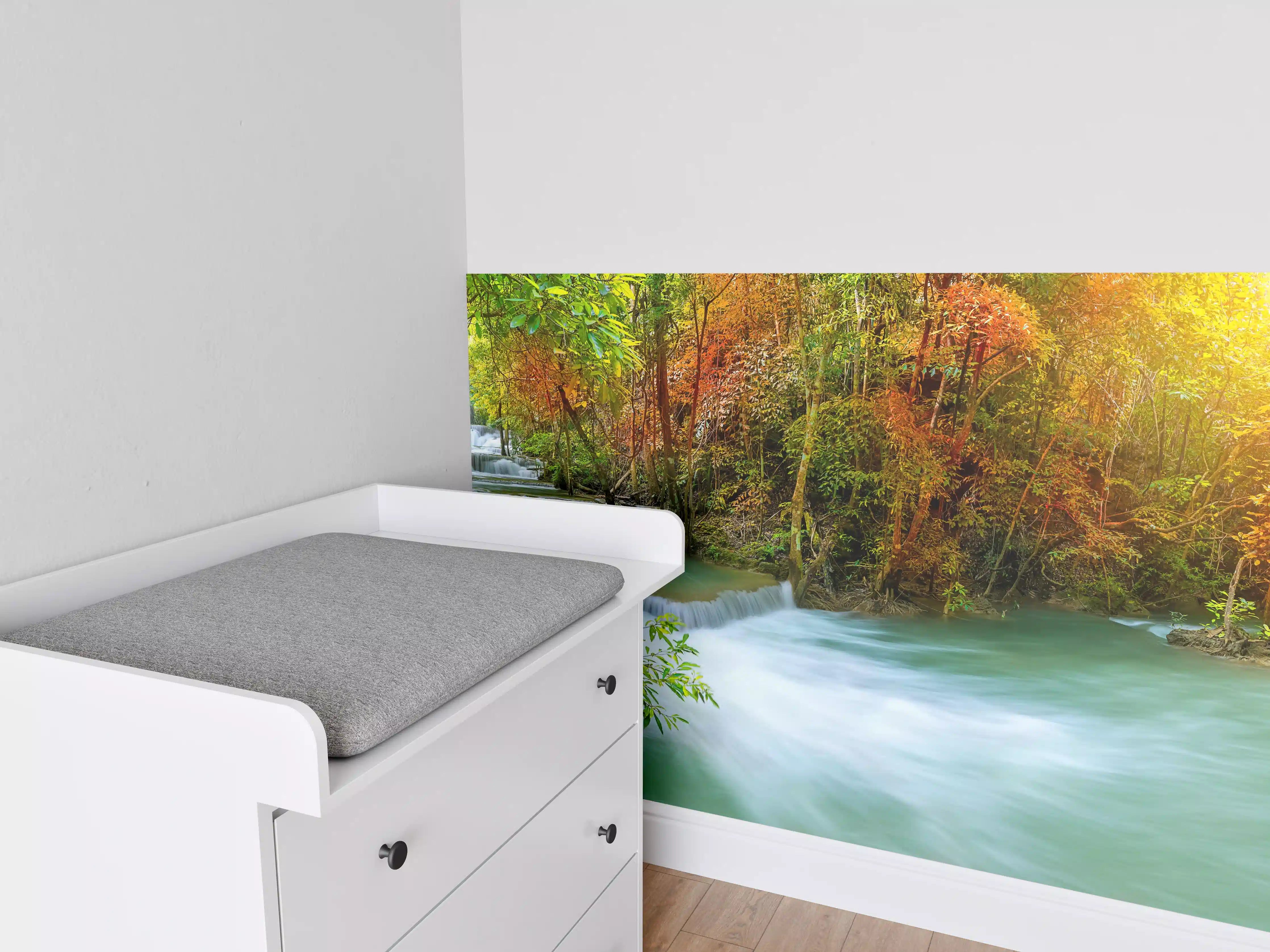 Babyzimmer Wandgestaltung - Herbstlicher Türkis-Wasserfall