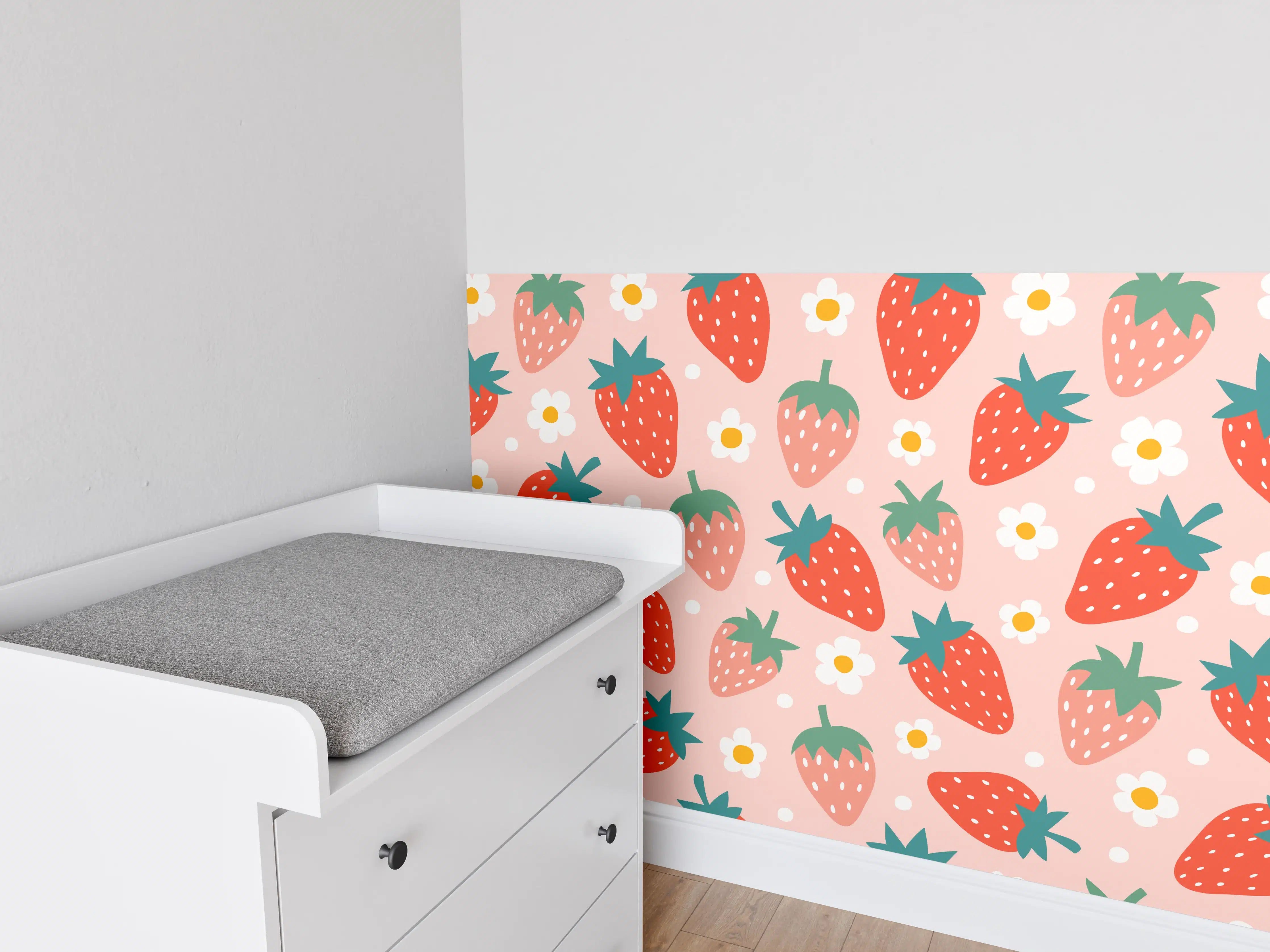 Babyzimmer Wandgestaltung - Himbeeren auf pastellfarbenem Hintergrund