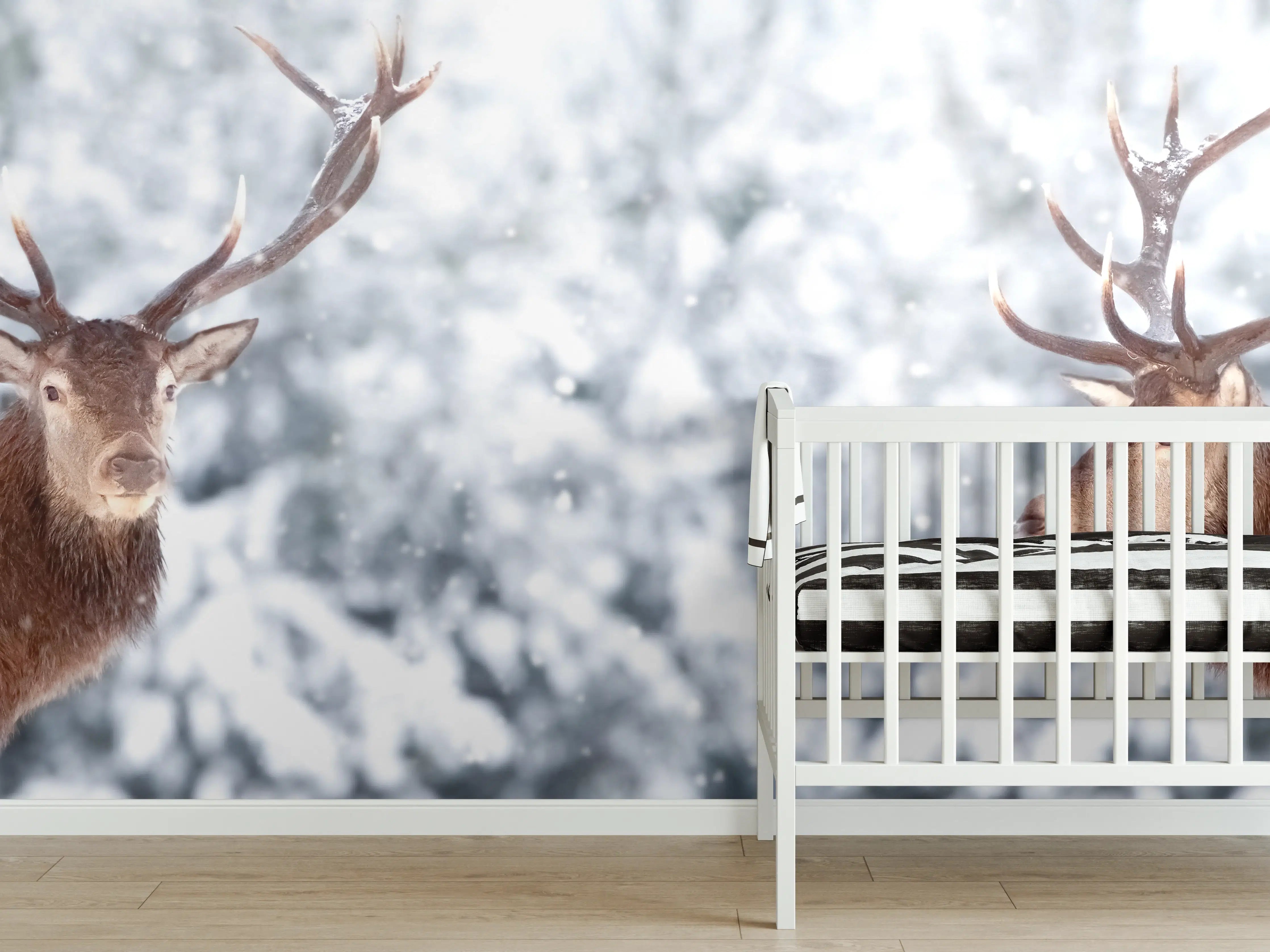Babyzimmer Wandgestaltung - Hirsch-Paar im Winterwald