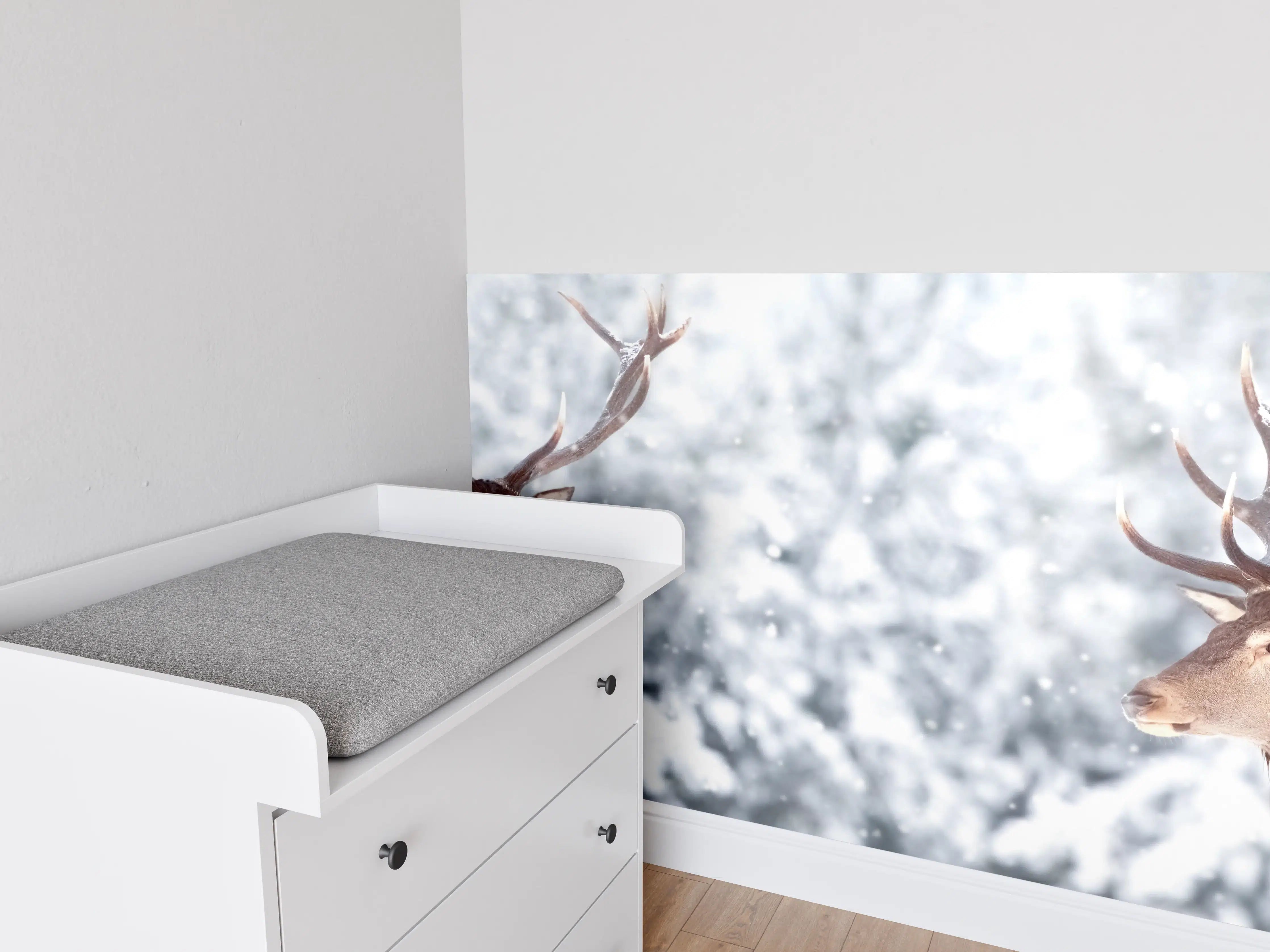 Babyzimmer Wandgestaltung - Hirsch-Paar im Winterwald