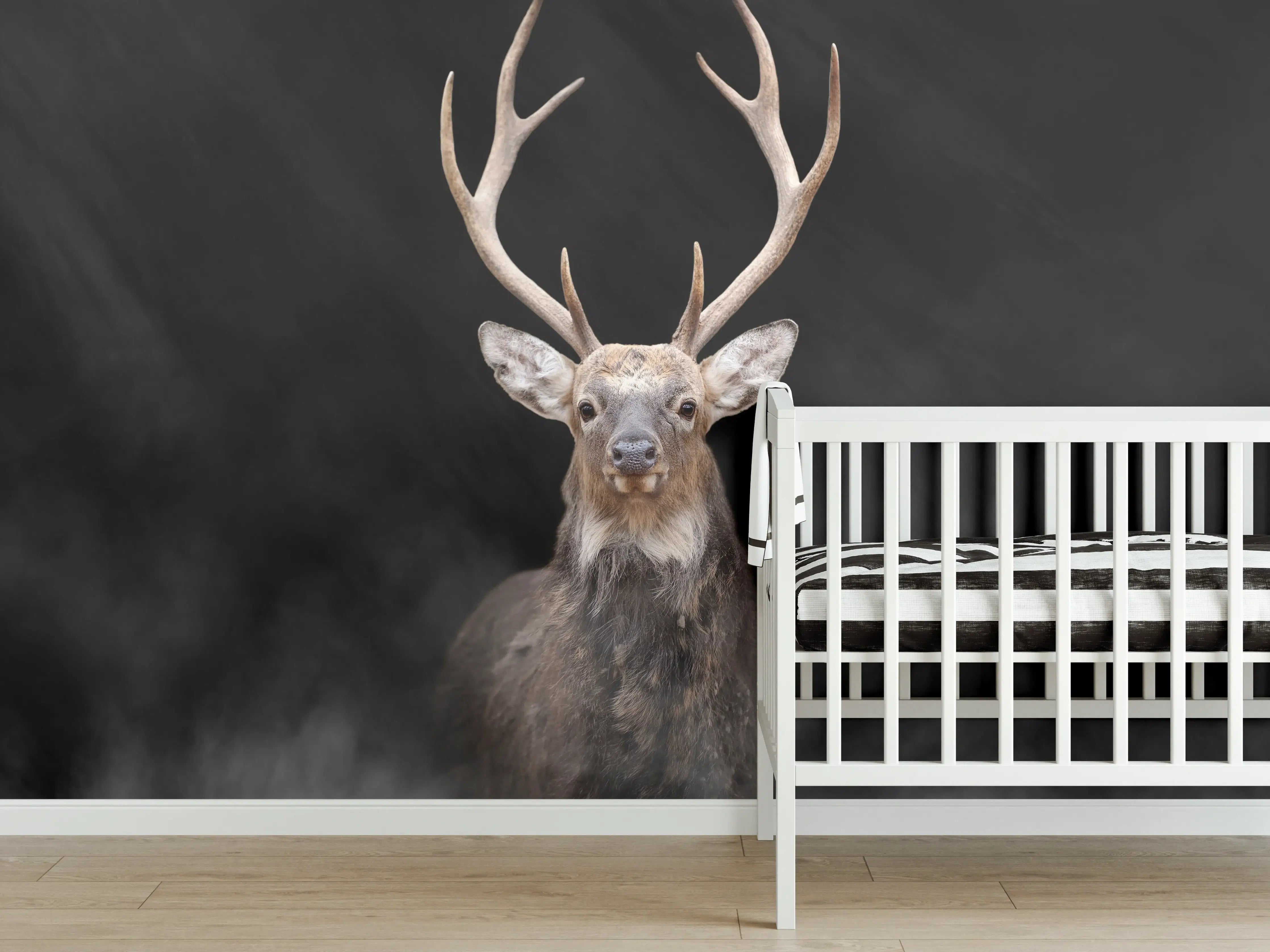 Babyzimmer Wandgestaltung - Hirsch frontal im Nebel