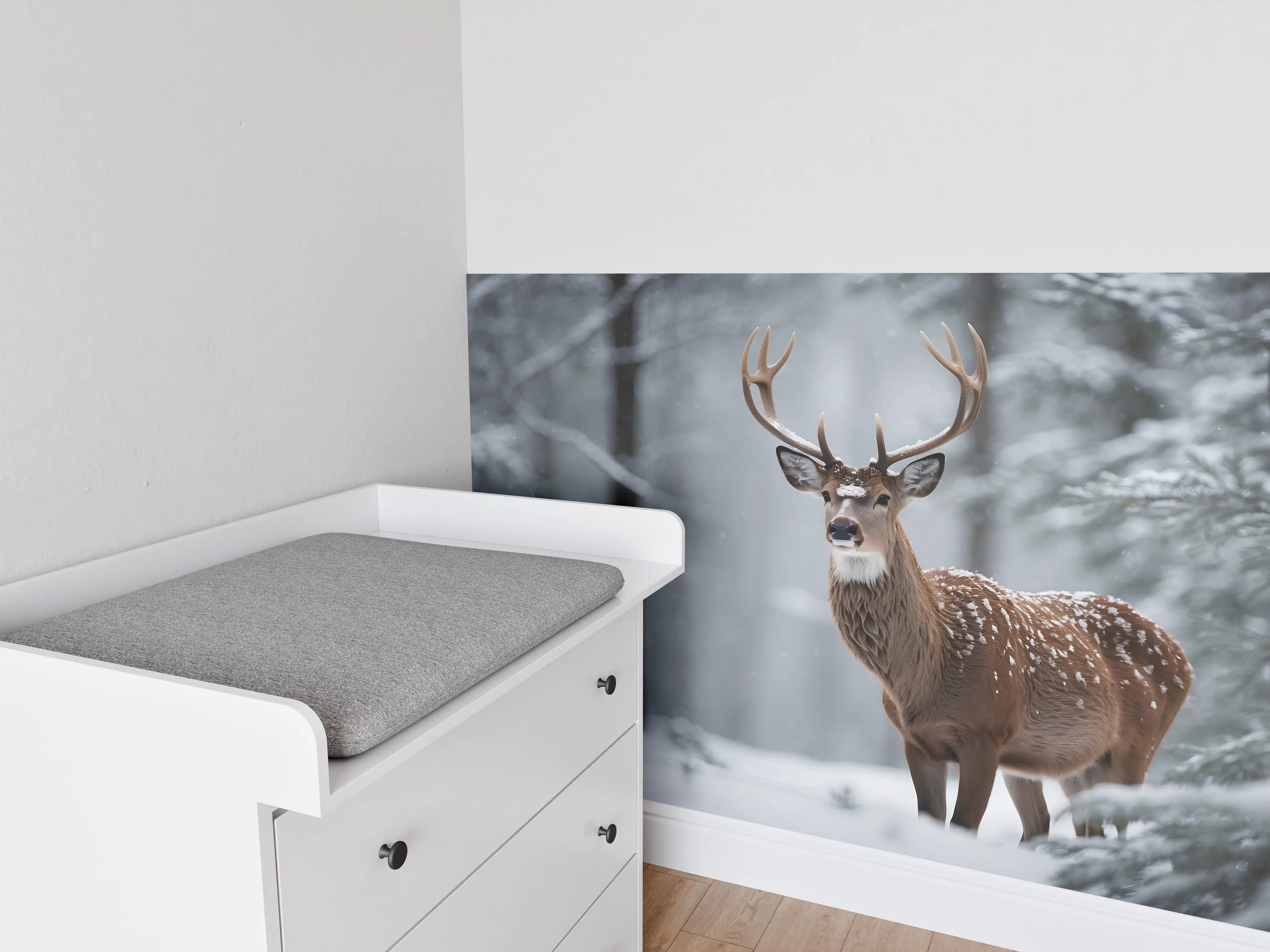 Babyzimmer Wandgestaltung - Hirsch im verschneiten Wald