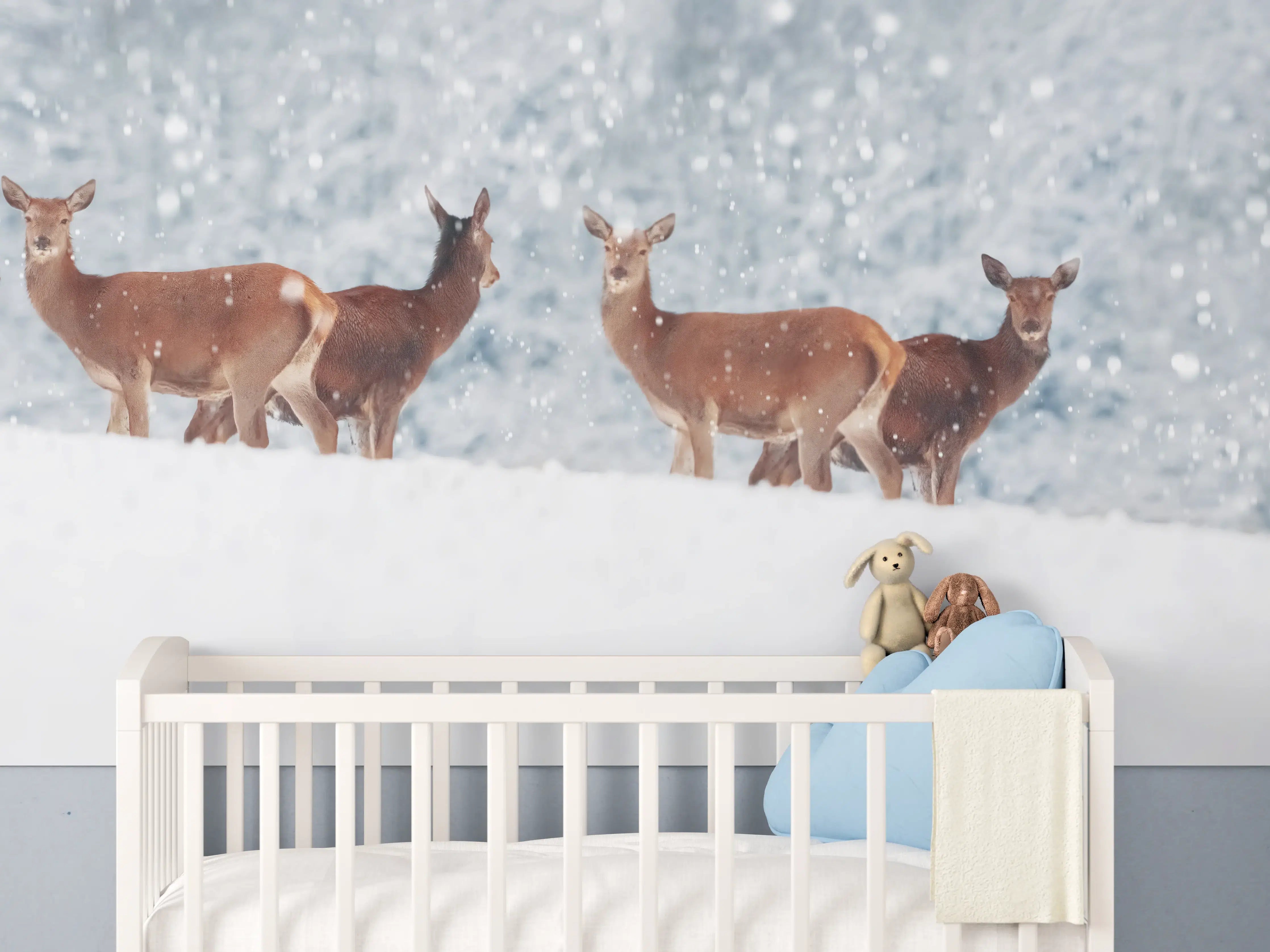 Babyzimmer Wandgestaltung - Hirsche im weißen Winterpanorama