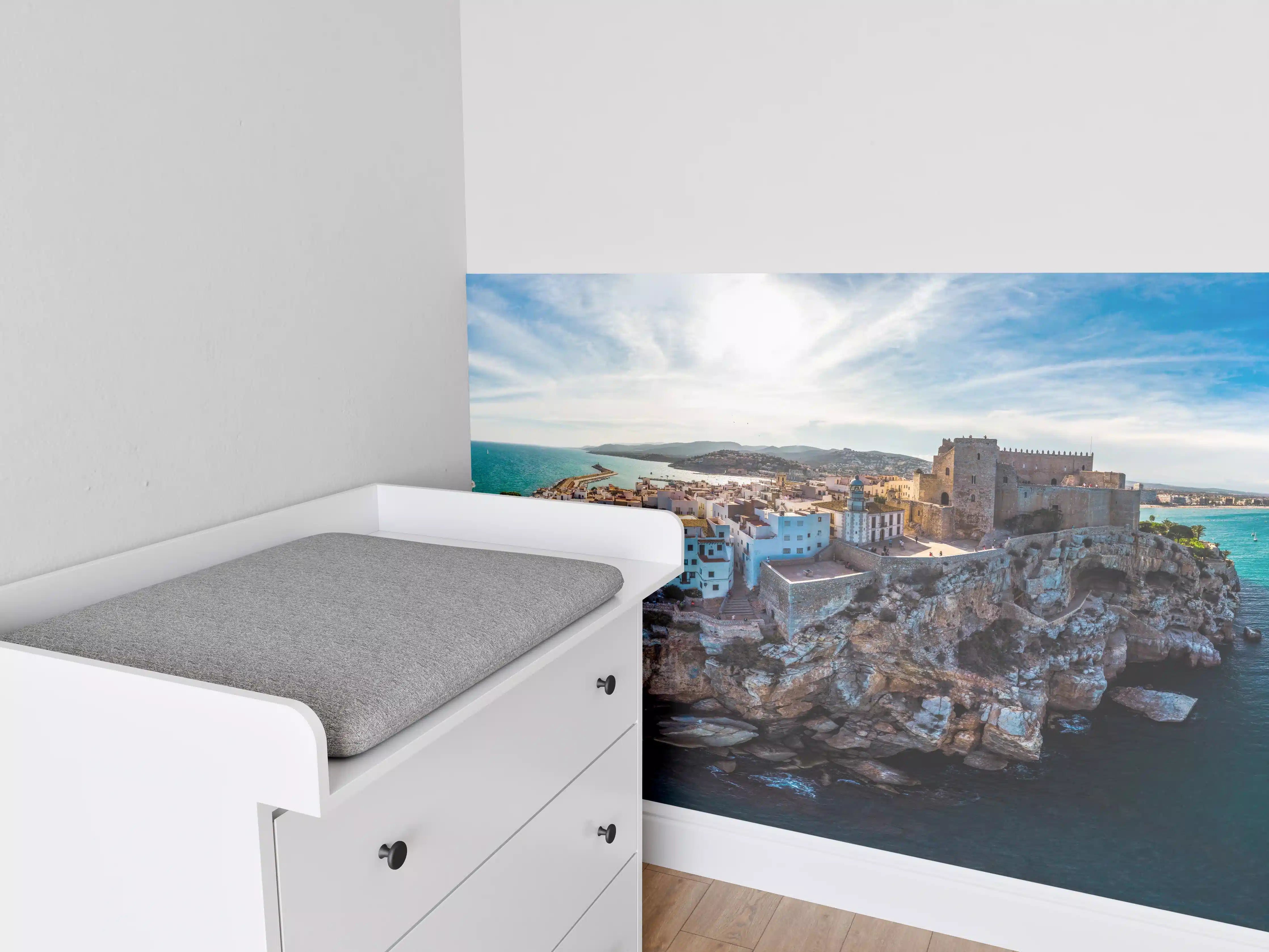 Babyzimmer Wandgestaltung - Historische Küstenfestung am blauen Meer