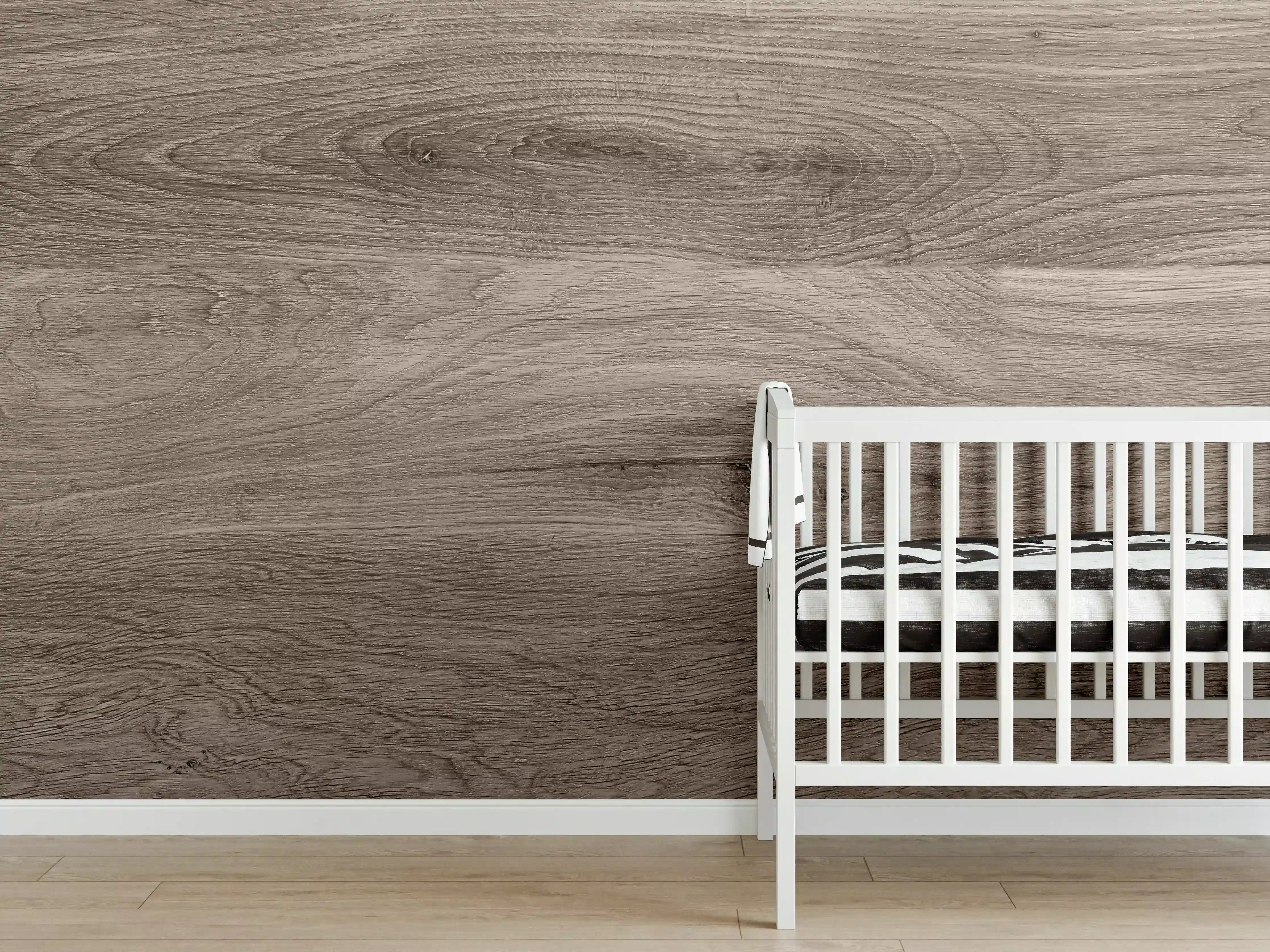Babyzimmer Wandgestaltung - Hochwertige Holzbodenoptik in warmen Naturtönen