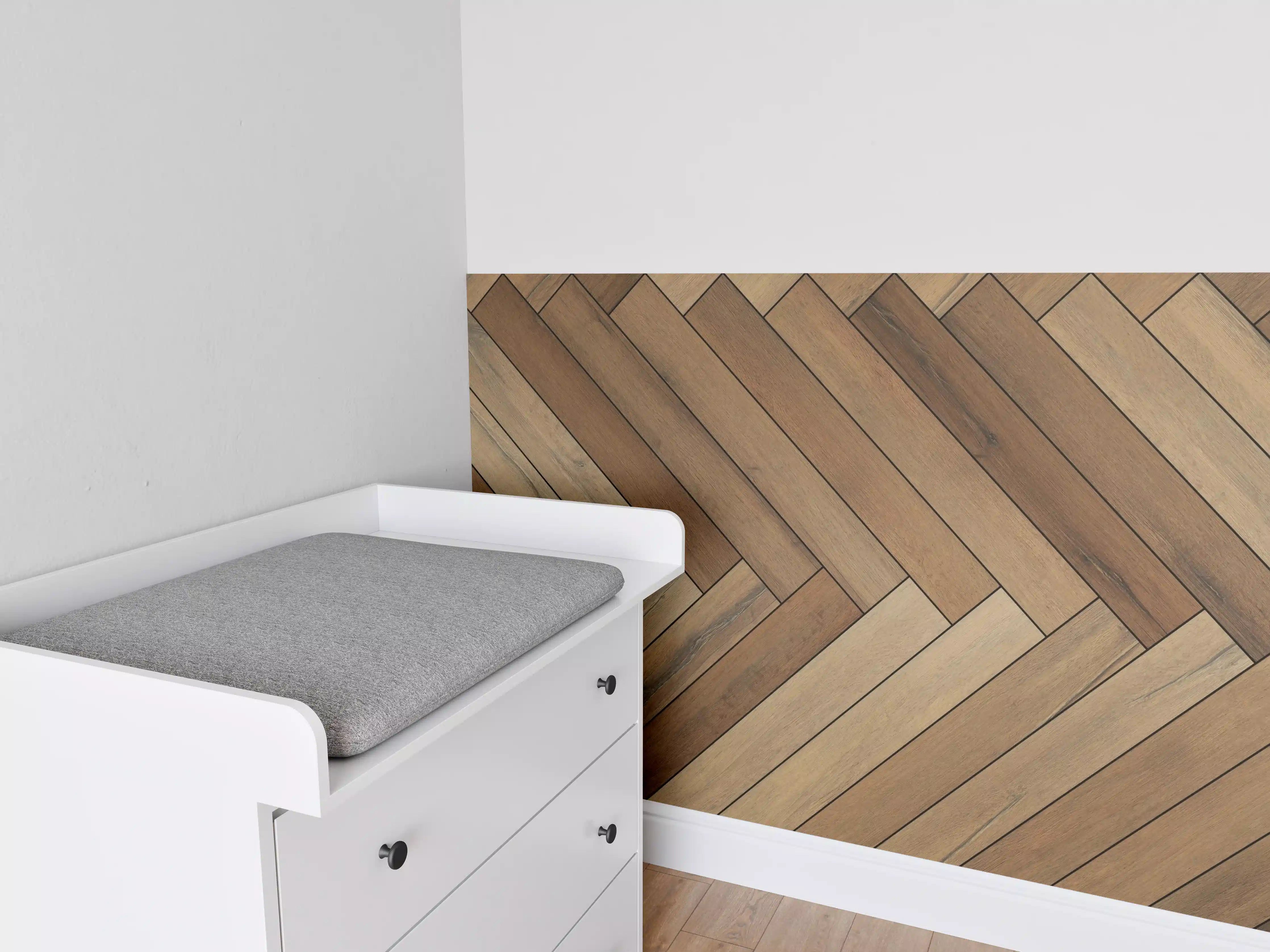 Babyzimmer Wandgestaltung - Holzfußboden im Diagonalmuster