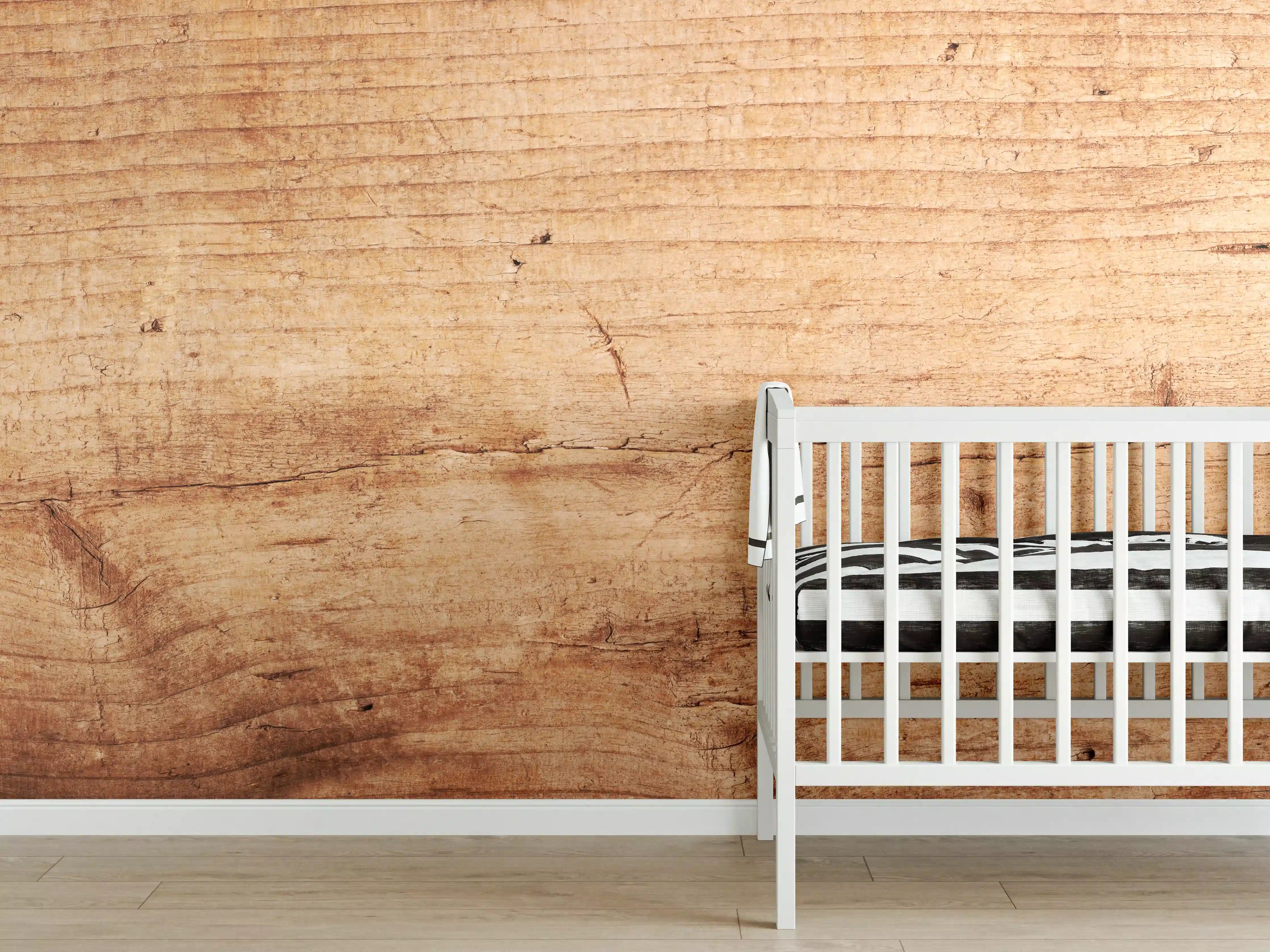 Babyzimmer Wandgestaltung - Holzoptik mit warmen Tönen