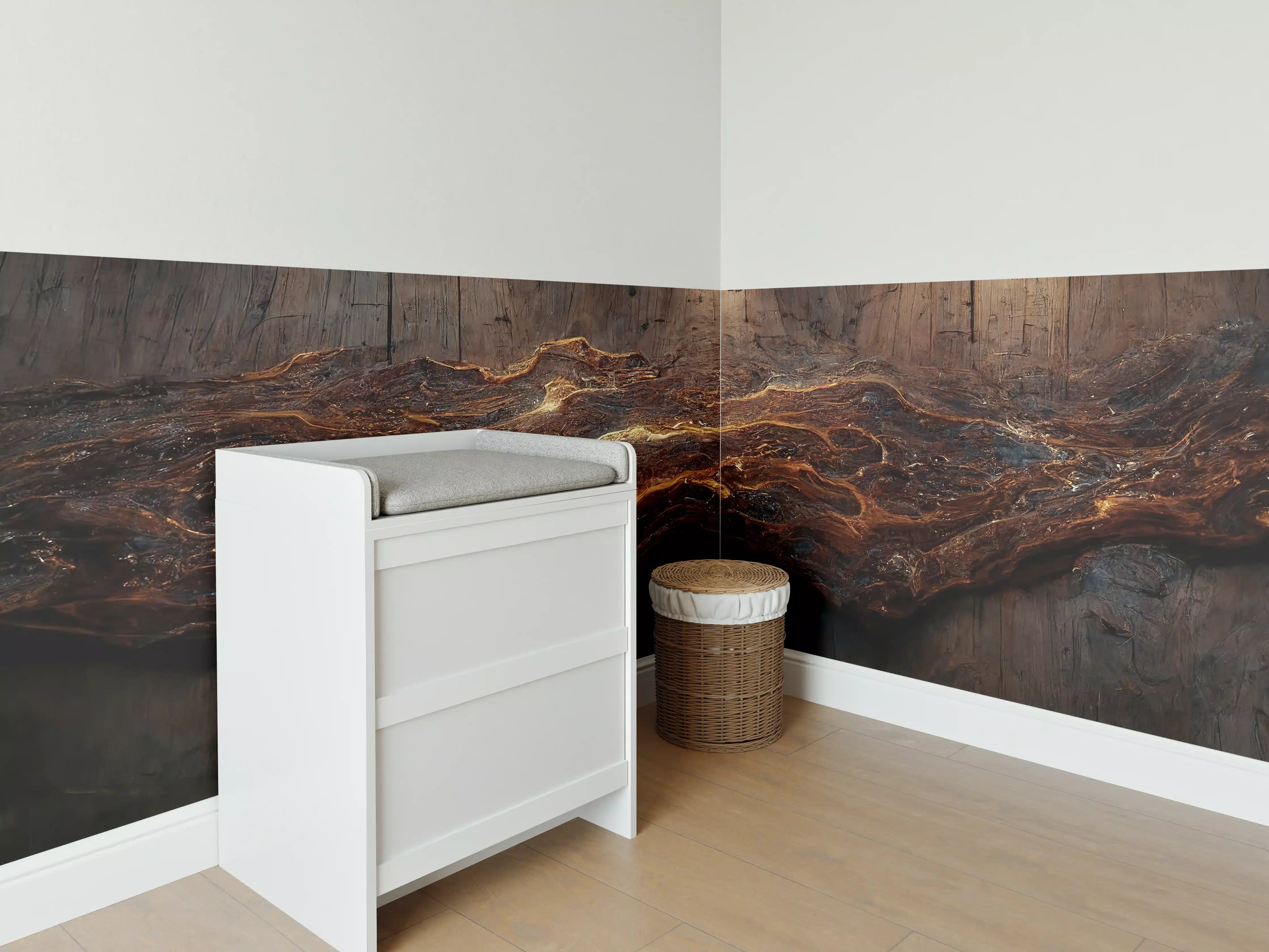 Babyzimmer Wandgestaltung - Holzplatte mit blauem Epoxid