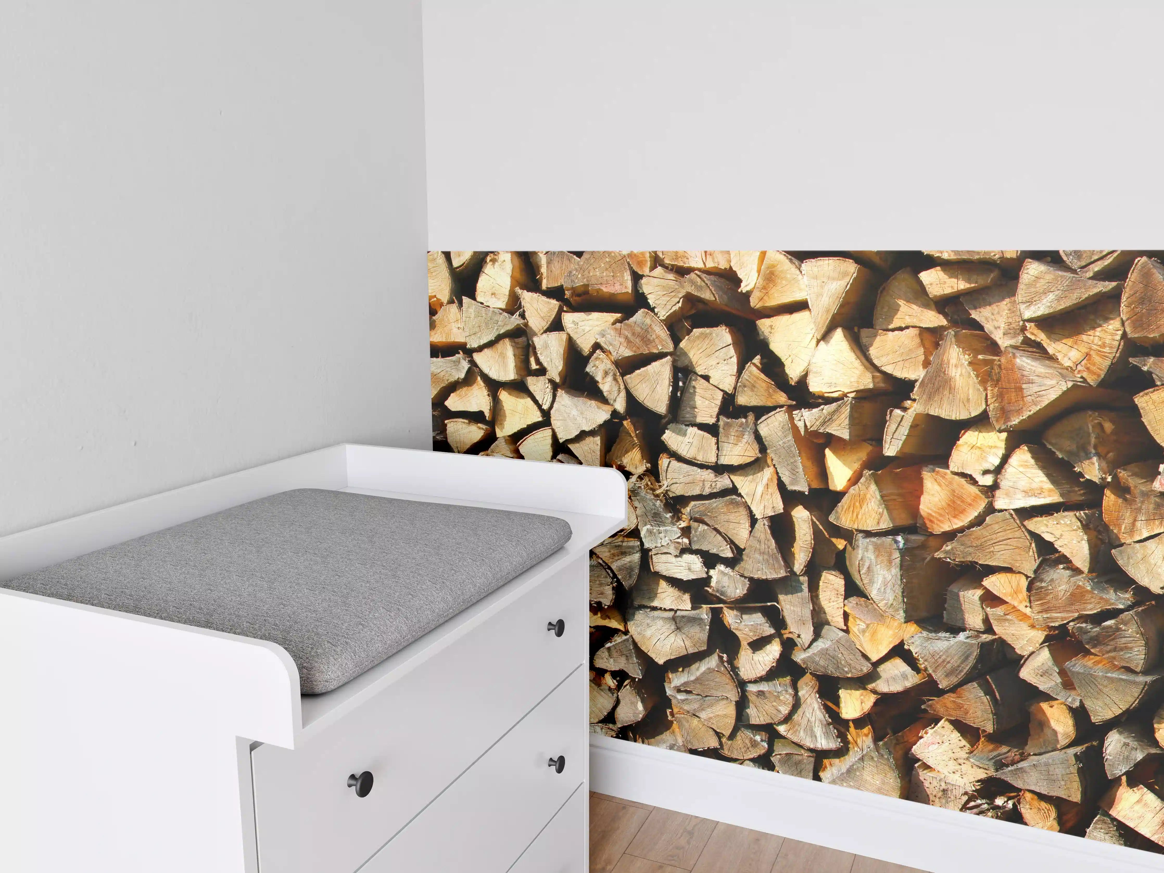 Babyzimmer Wandgestaltung - Holzstämme