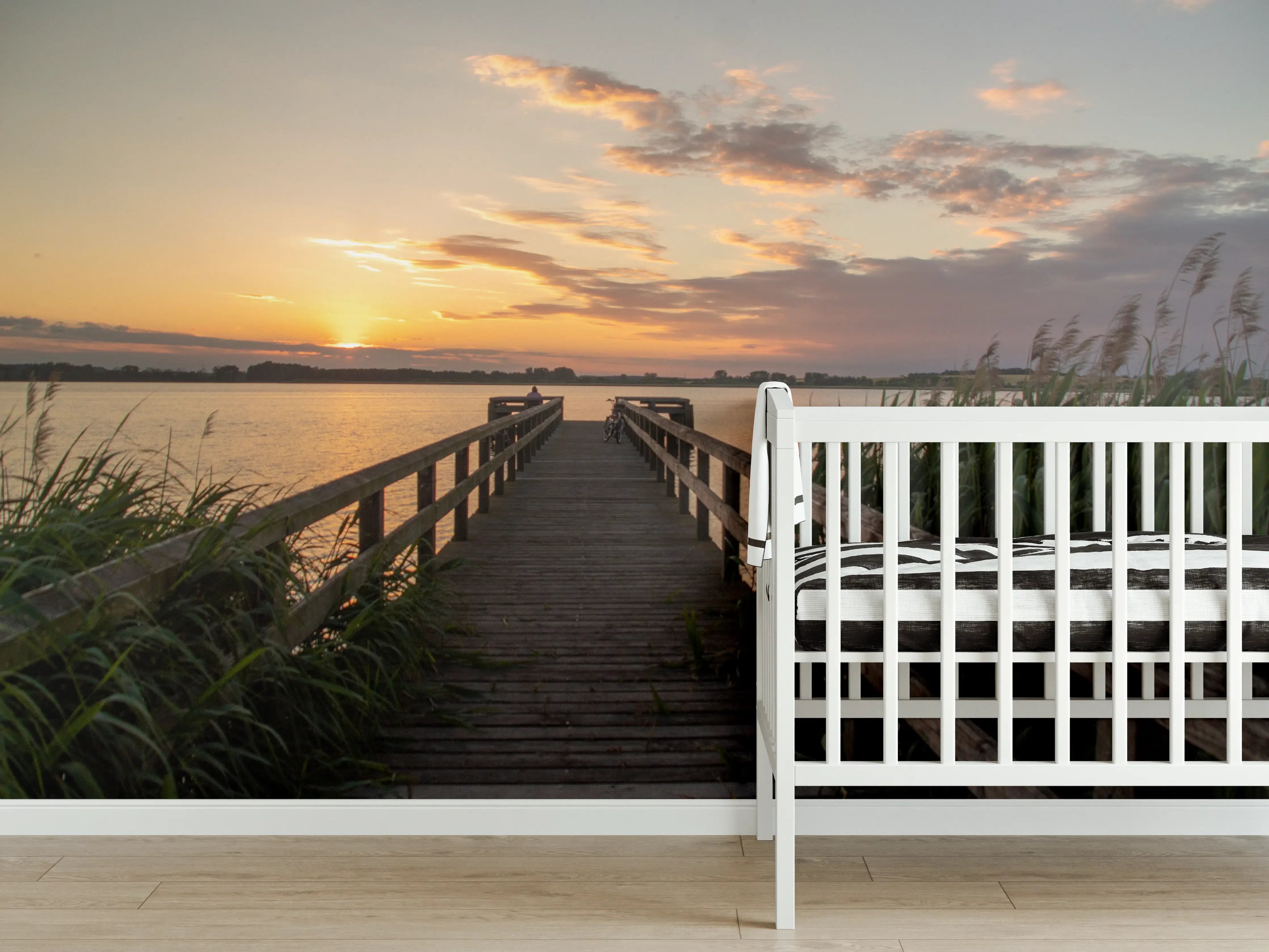Babyzimmer Wandgestaltung - Holzsteg am Abend - Teterower See