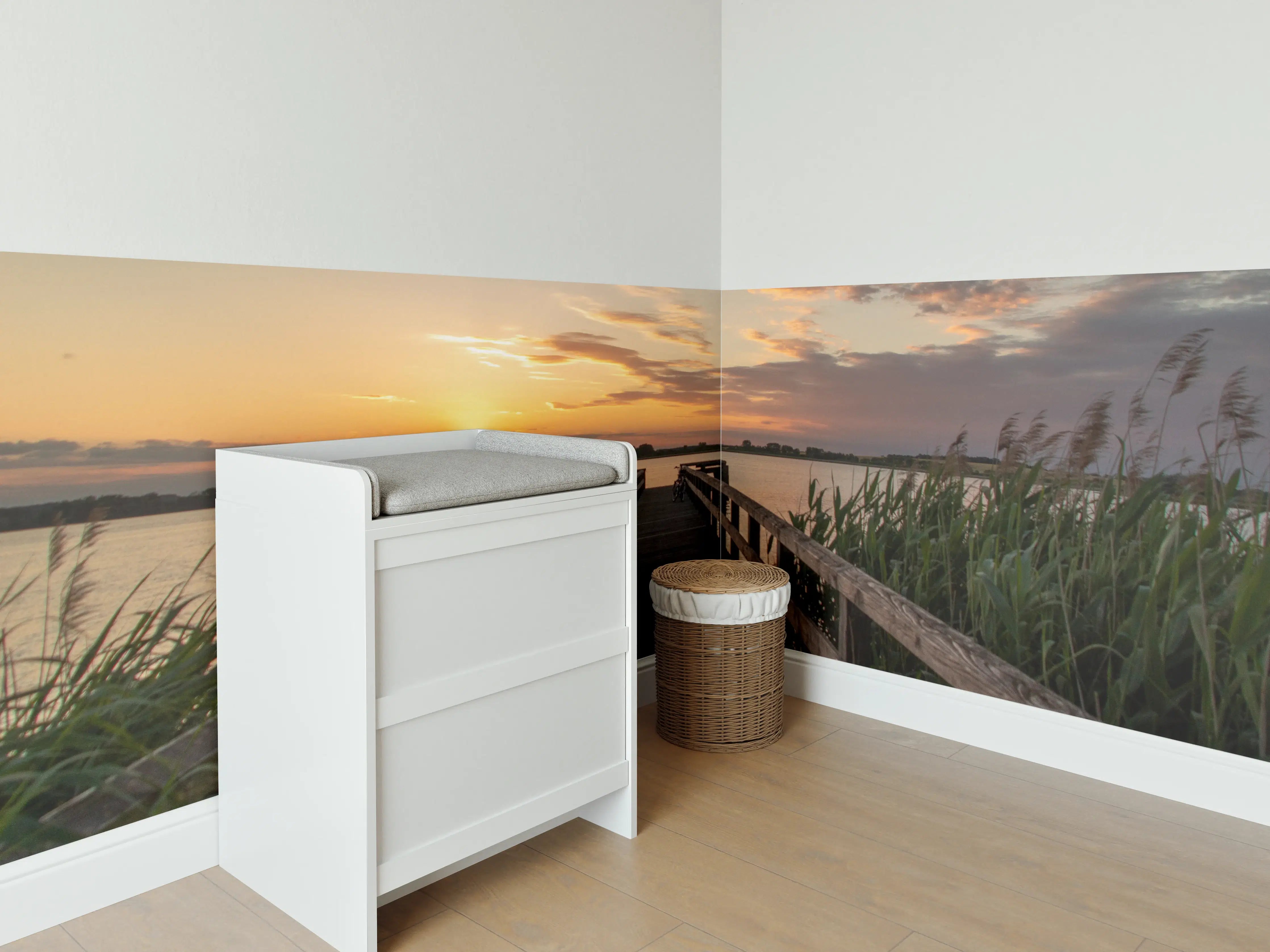 Babyzimmer Wandgestaltung - Holzsteg am Abend - Teterower See