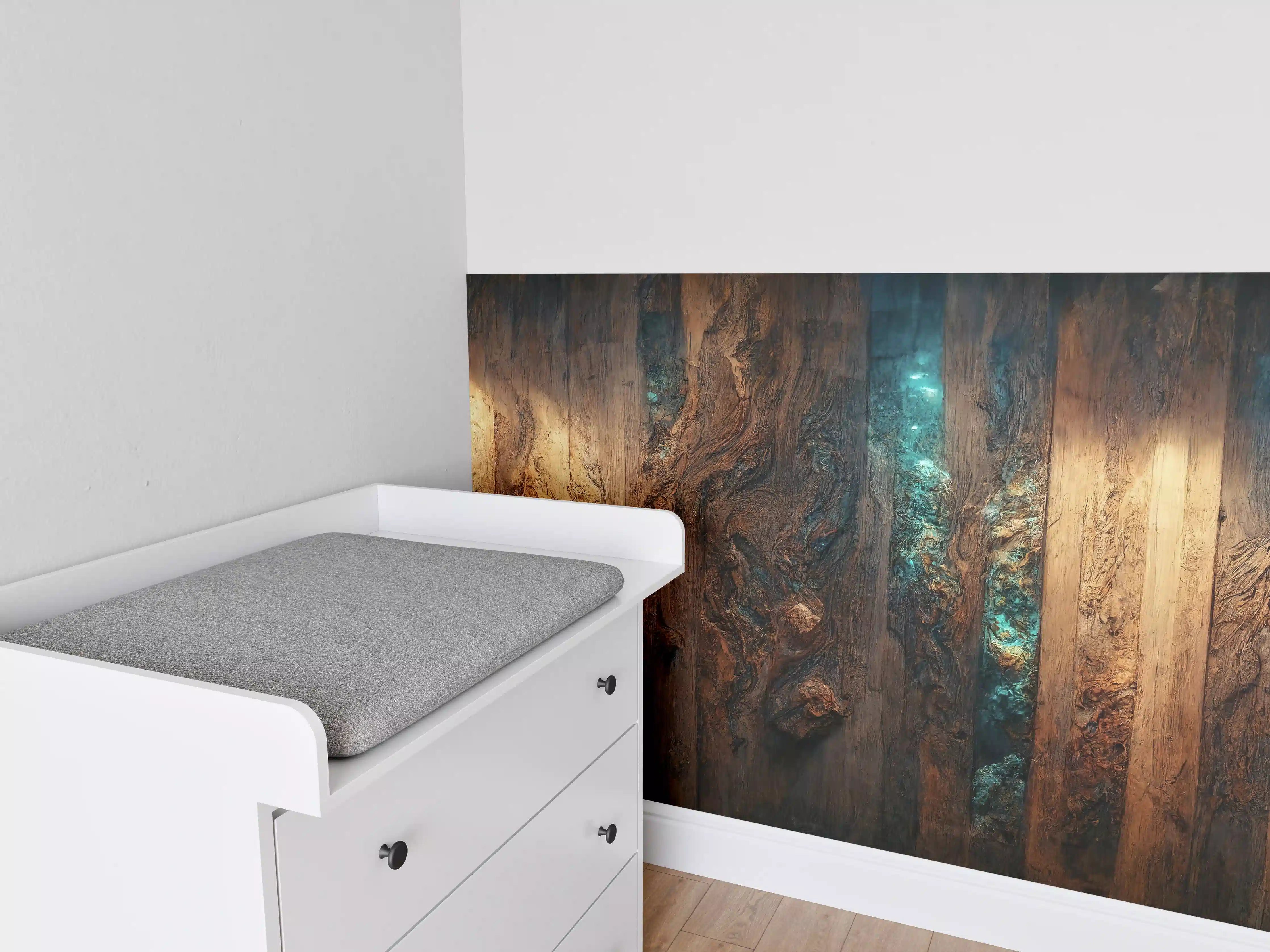 Babyzimmer Wandgestaltung - Holztisch mit blauen Epoxidharz