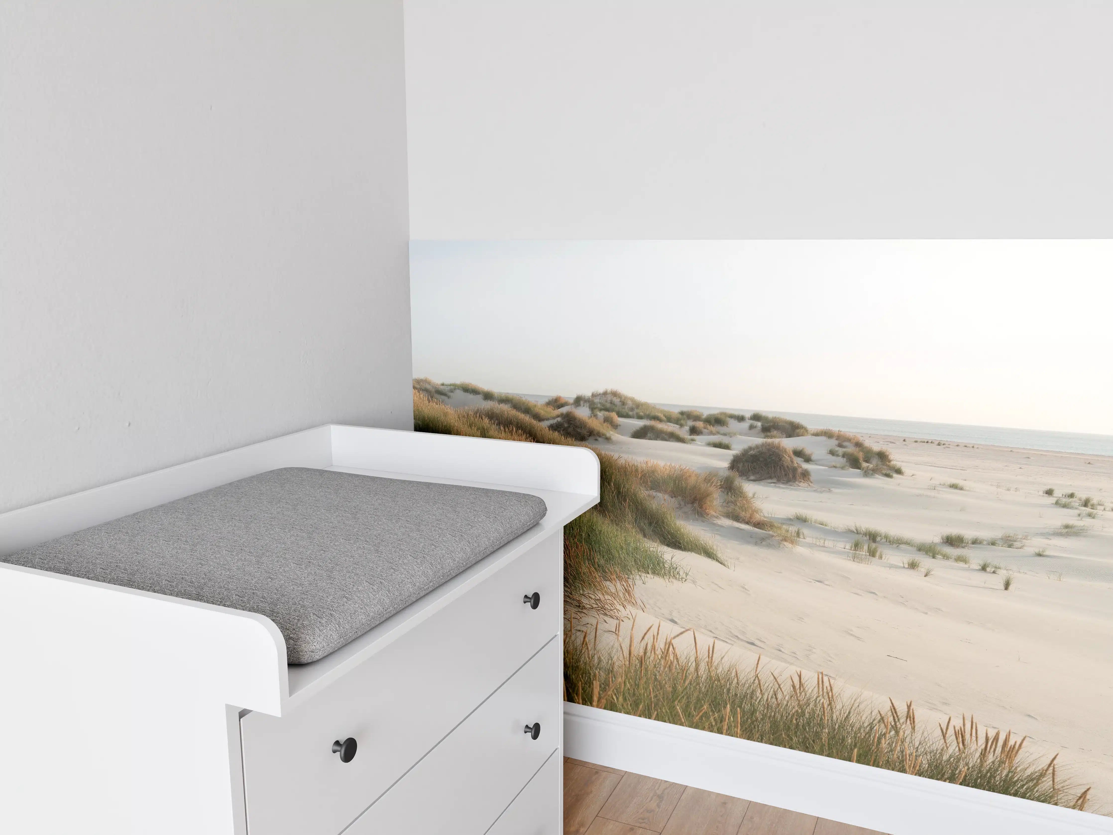 Babyzimmer Wandgestaltung - Idyllische Küstenlandschaft mit Strandsand