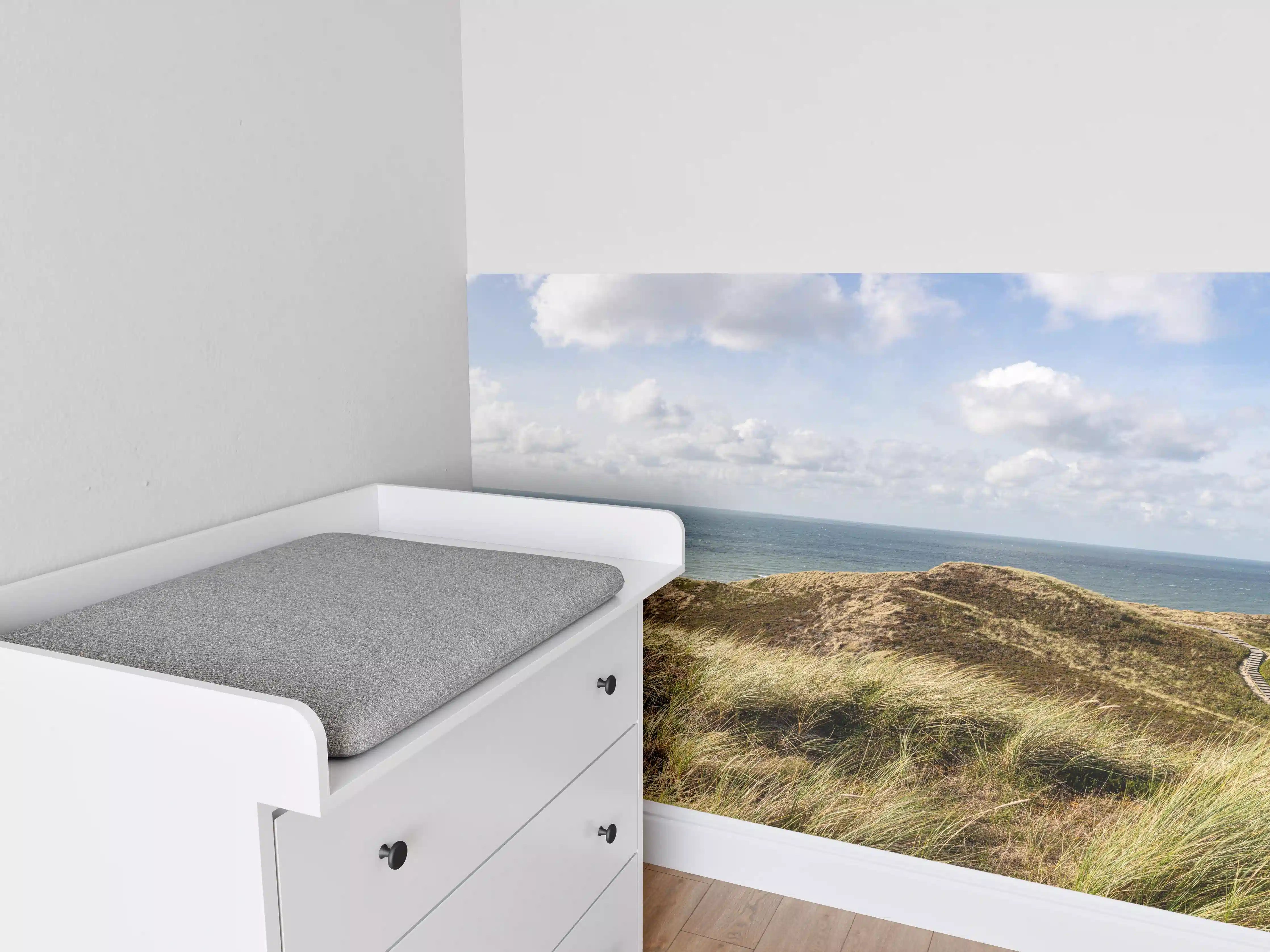 Babyzimmer Wandgestaltung - Idyllische Küstenlandschaft mit sanften Hügeln