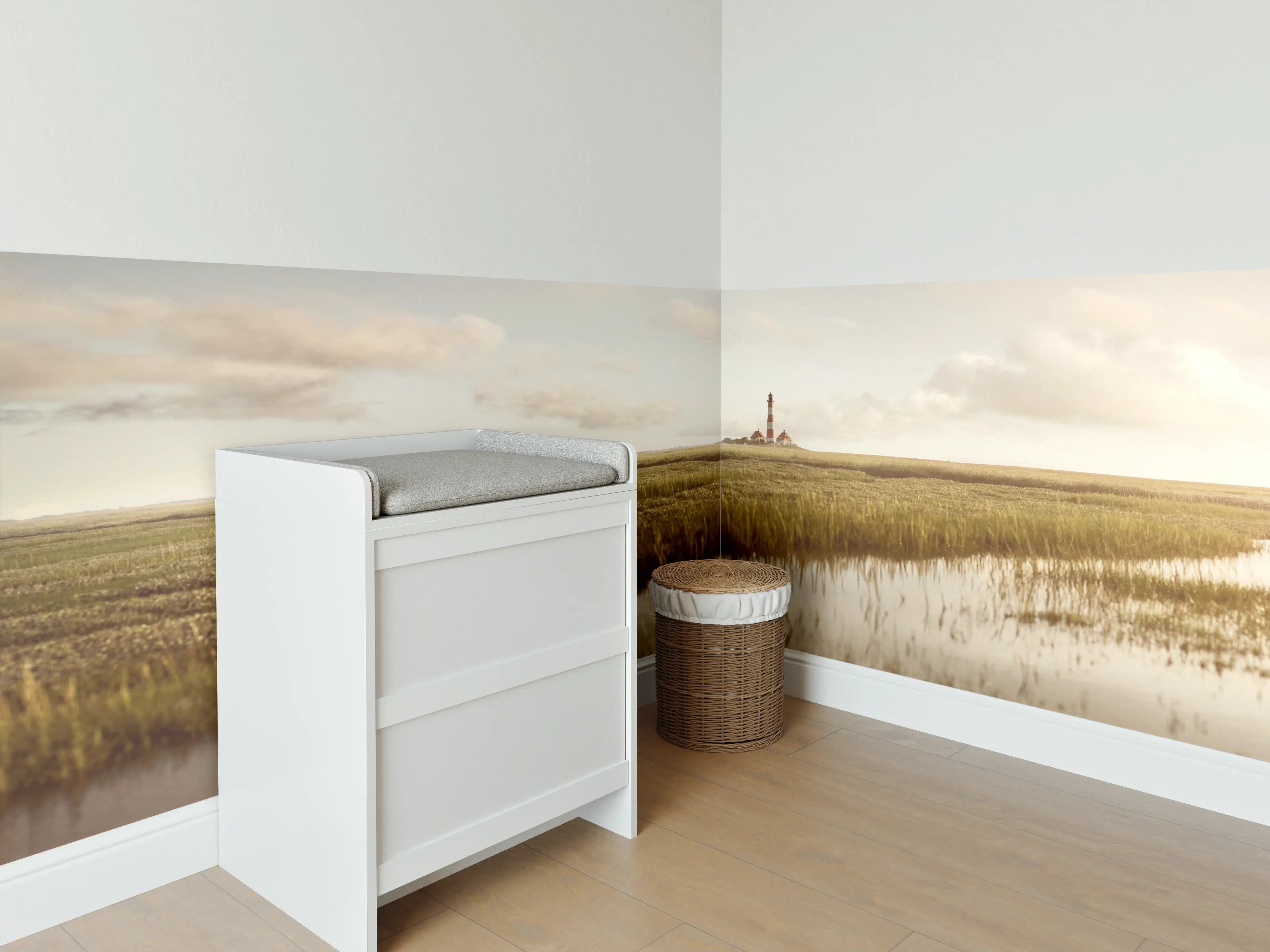Babyzimmer Wandgestaltung - Idyllische Landschaft mit Leuchtturm und Schafen