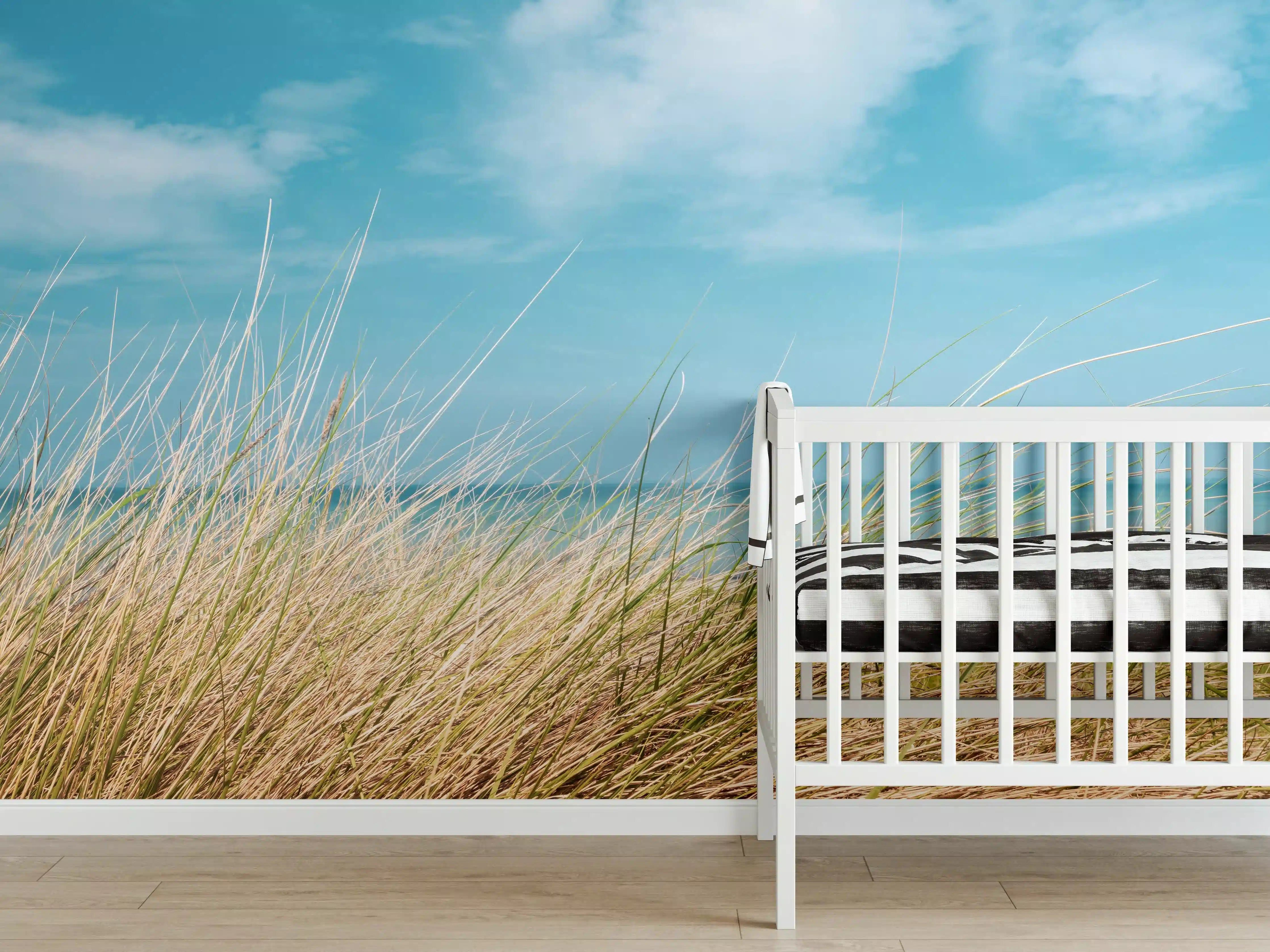 Babyzimmer Wandgestaltung - Idyllischer Strand mit blühendem Gras