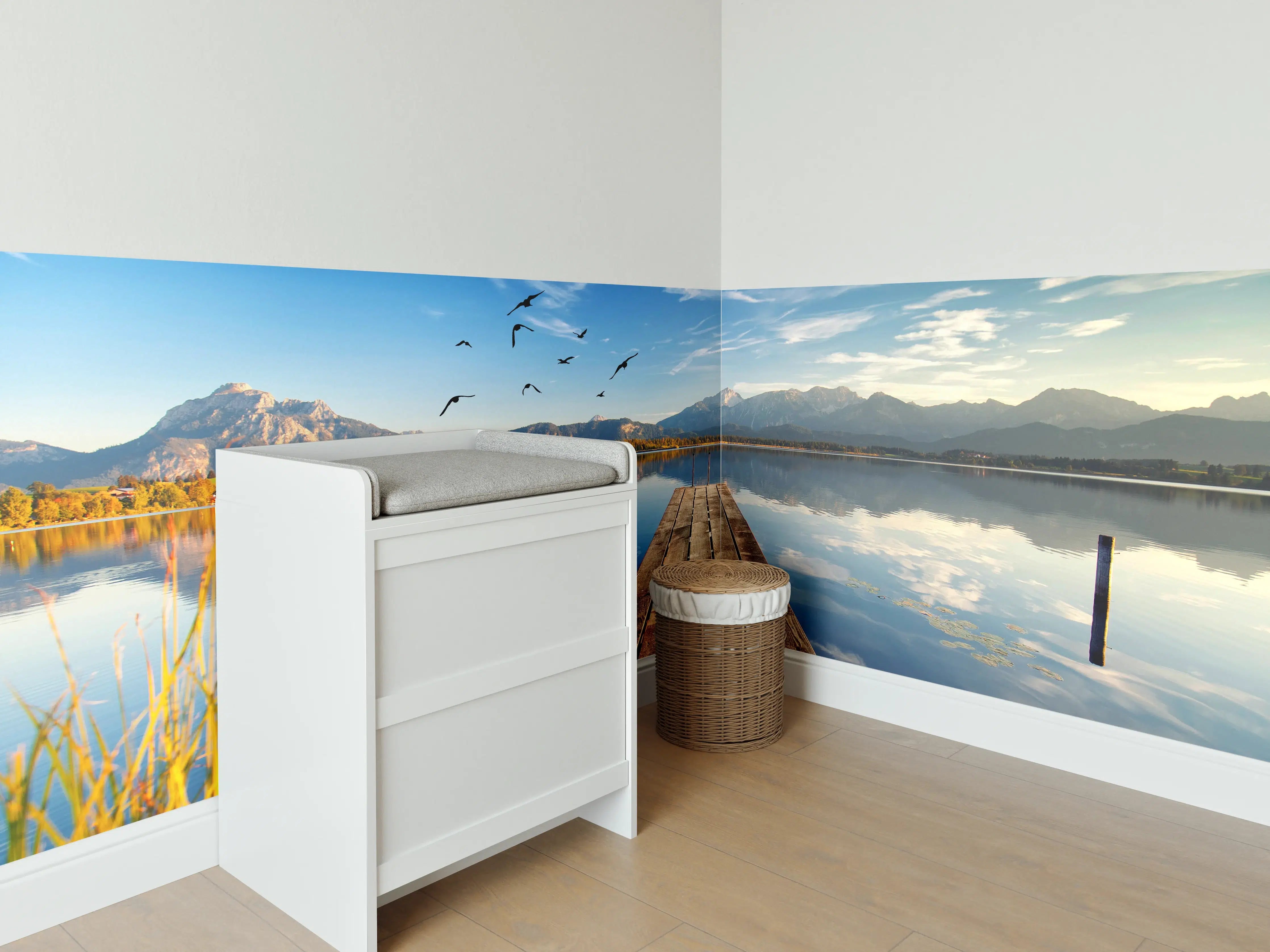 Babyzimmer Wandgestaltung - Idyllisches Dorf in Bayerischen Alpen