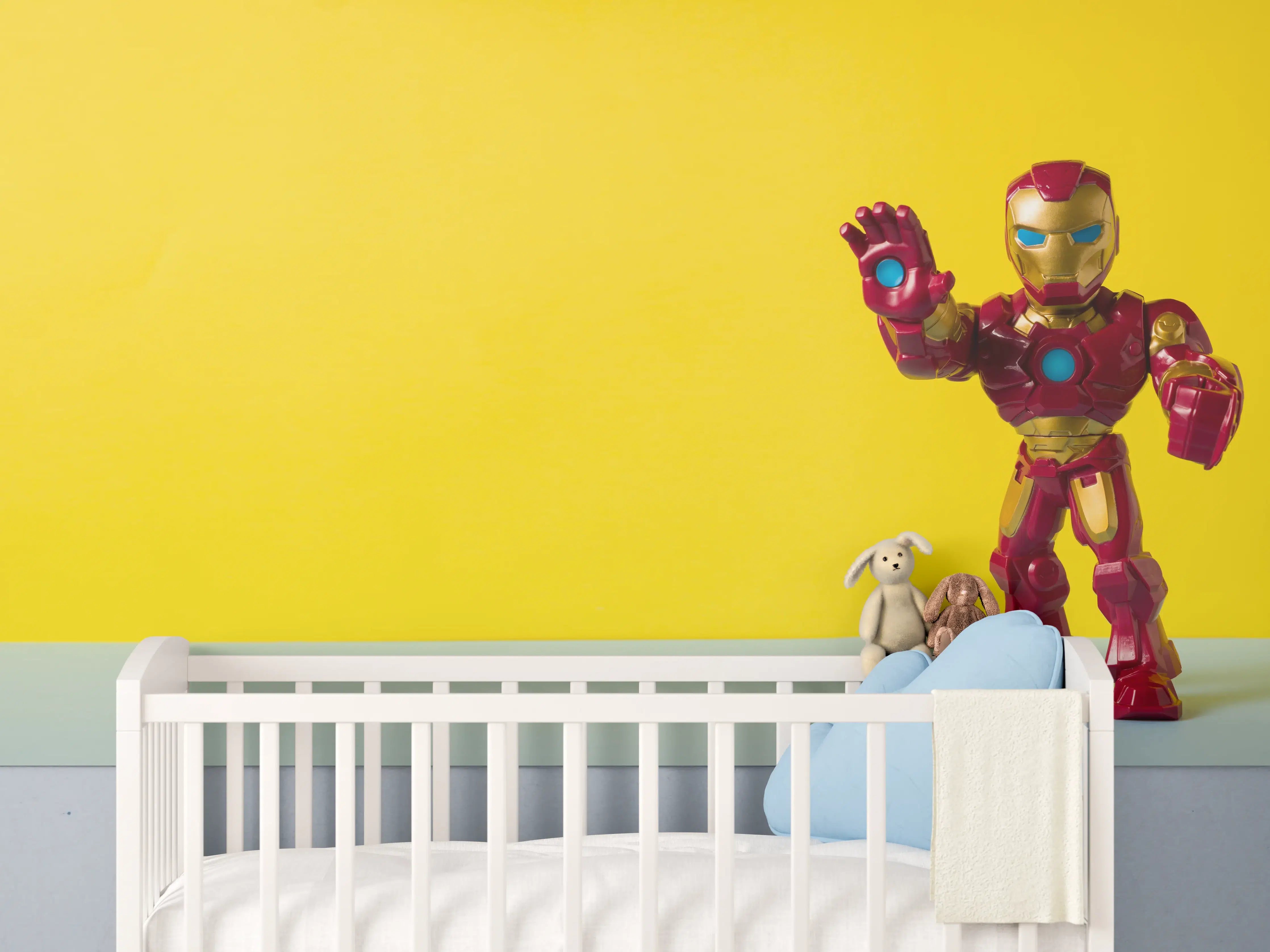 Babyzimmer Wandgestaltung - Iron Man Figur Gelber Hintergrund