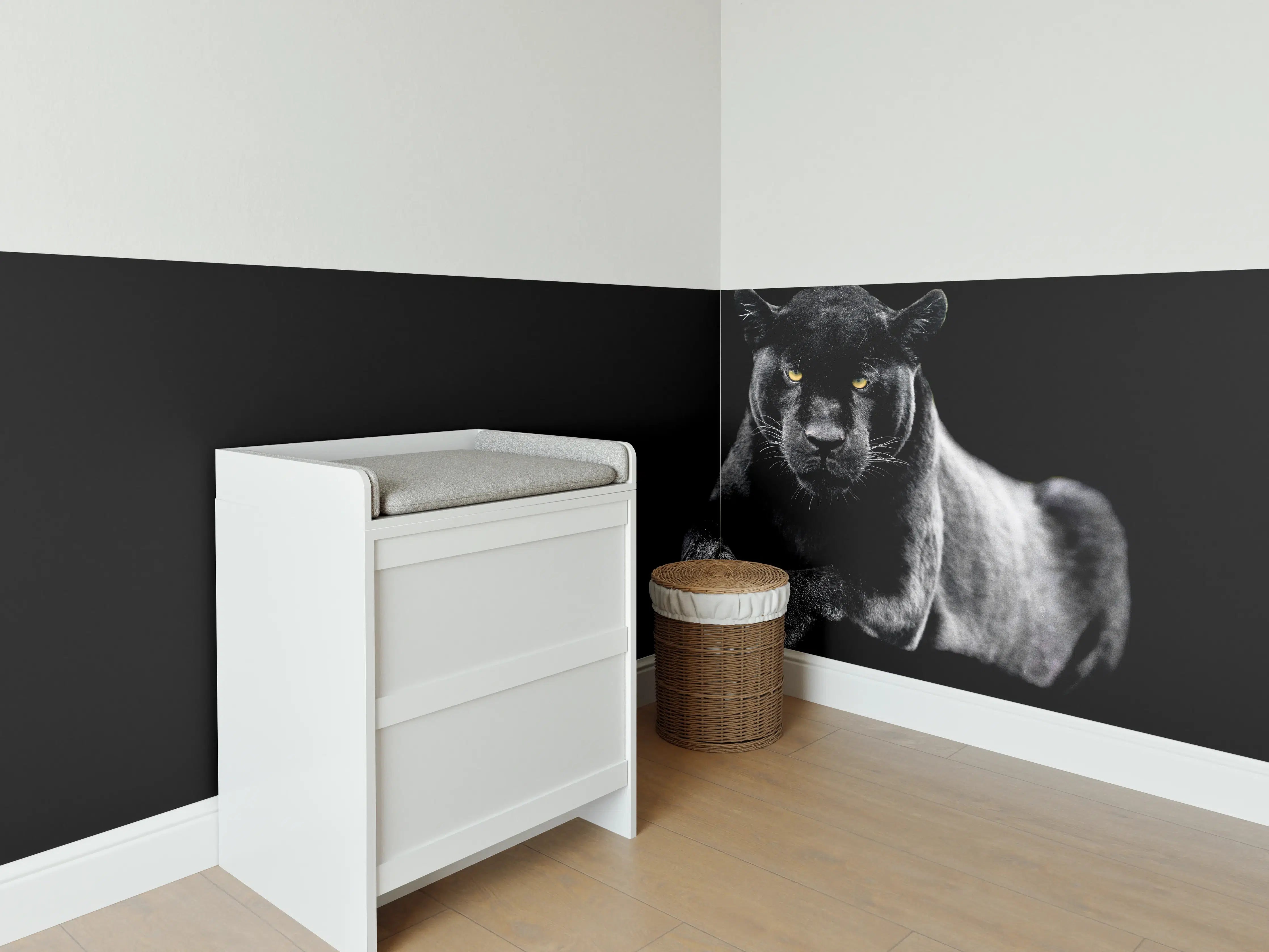 Babyzimmer Wandgestaltung - Jaguar auf schwarzem Hintergrund
