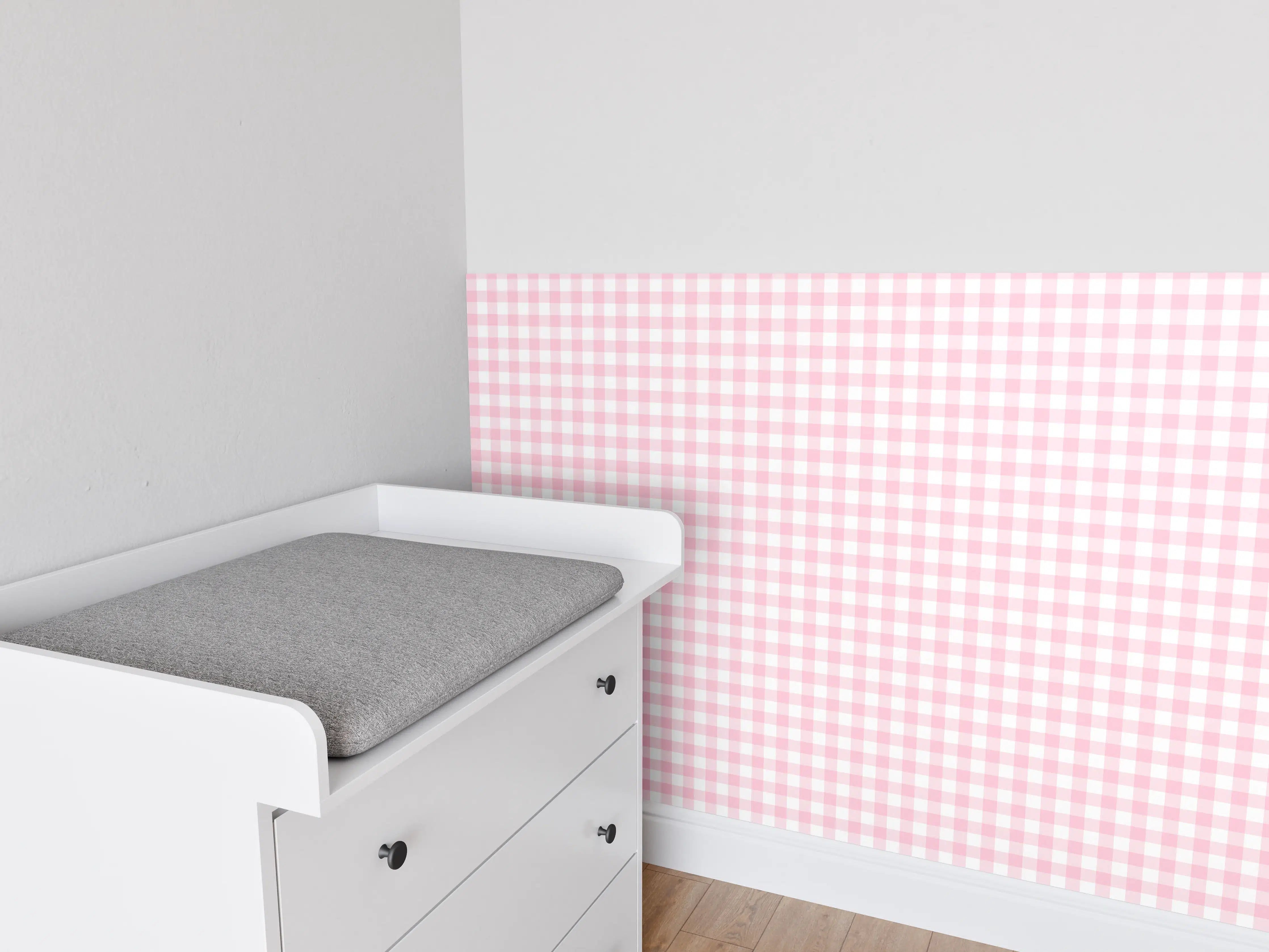 Babyzimmer Wandgestaltung - Kariertes Vichy Pastellrosa Muster mit weißem Hintergrund