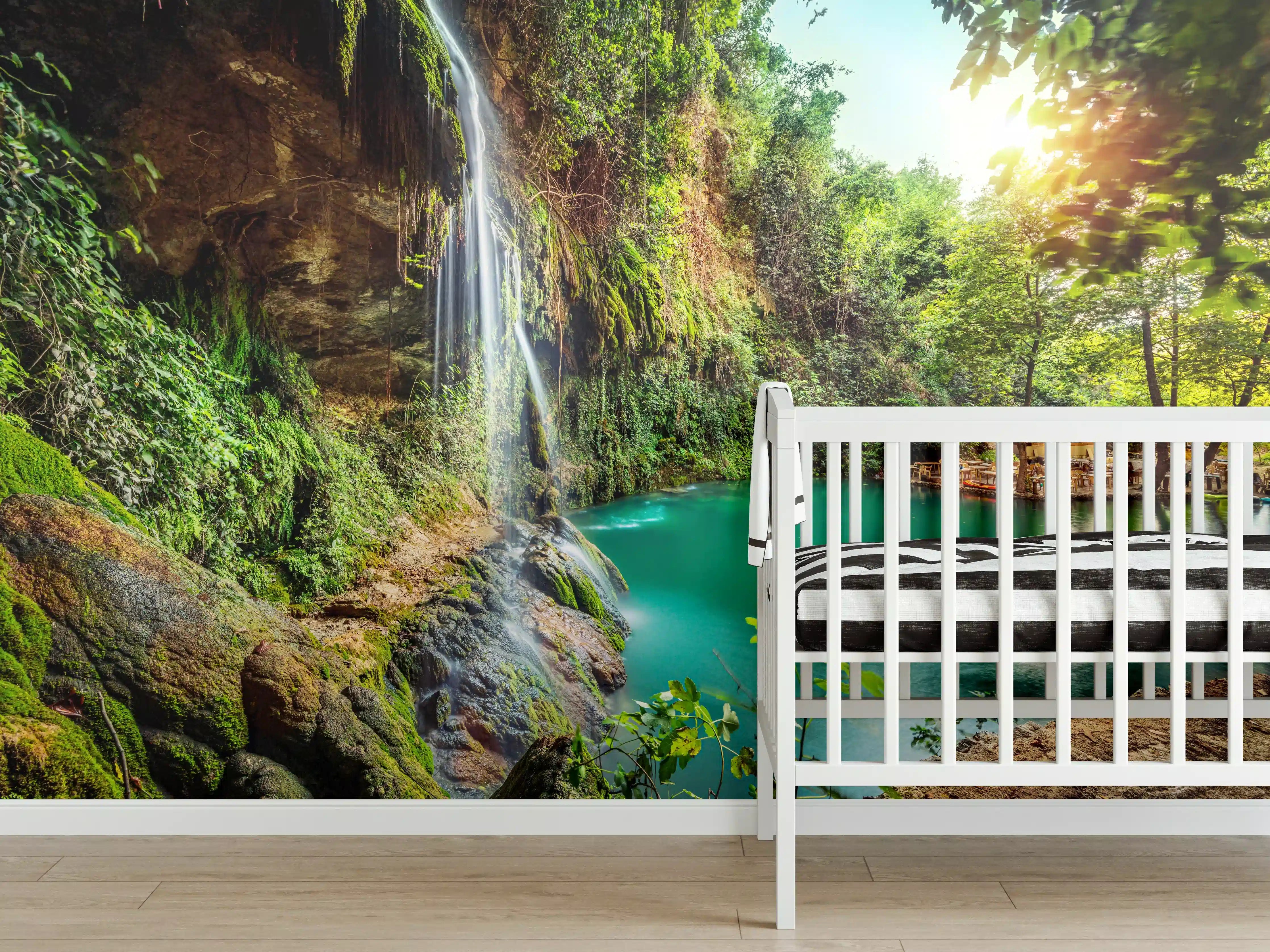 Babyzimmer Wandgestaltung - Kaskade mit klarem Bach im Libanon