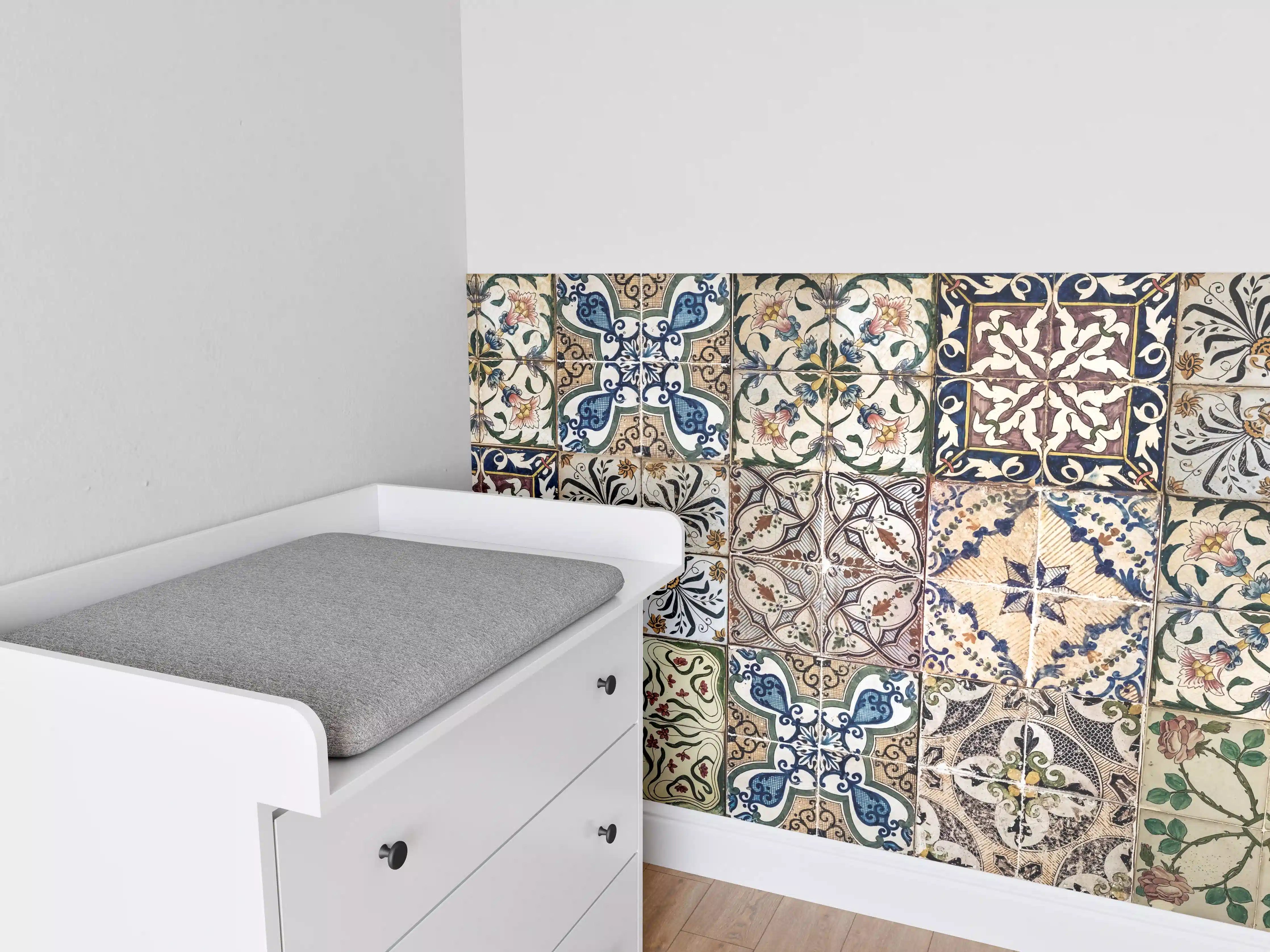 Babyzimmer Wandgestaltung - Klassische Fliesenmuster in Vintage-Optik